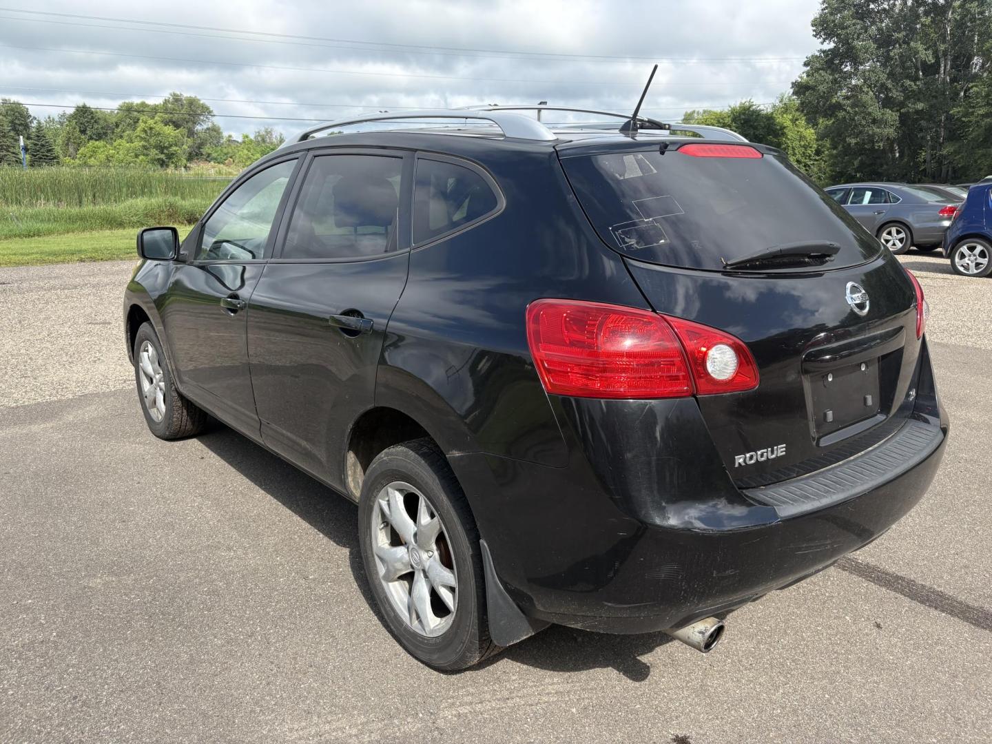 2009 Nissan Rogue S 2WD (JN8AS58T49W) with an 2.5L L4 DOHC 16V engine, CVT transmission, located at 17255 hwy 65 NE, Ham Lake, MN, 55304, 0.000000, 0.000000 - Photo#2