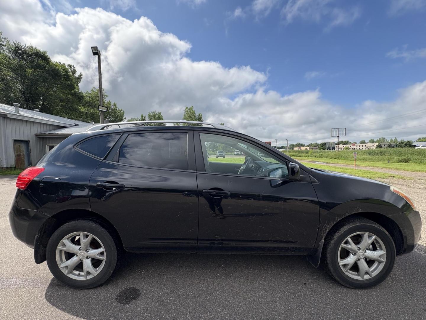 2009 Nissan Rogue S 2WD (JN8AS58T49W) with an 2.5L L4 DOHC 16V engine, CVT transmission, located at 17255 hwy 65 NE, Ham Lake, MN, 55304, 0.000000, 0.000000 - Photo#5