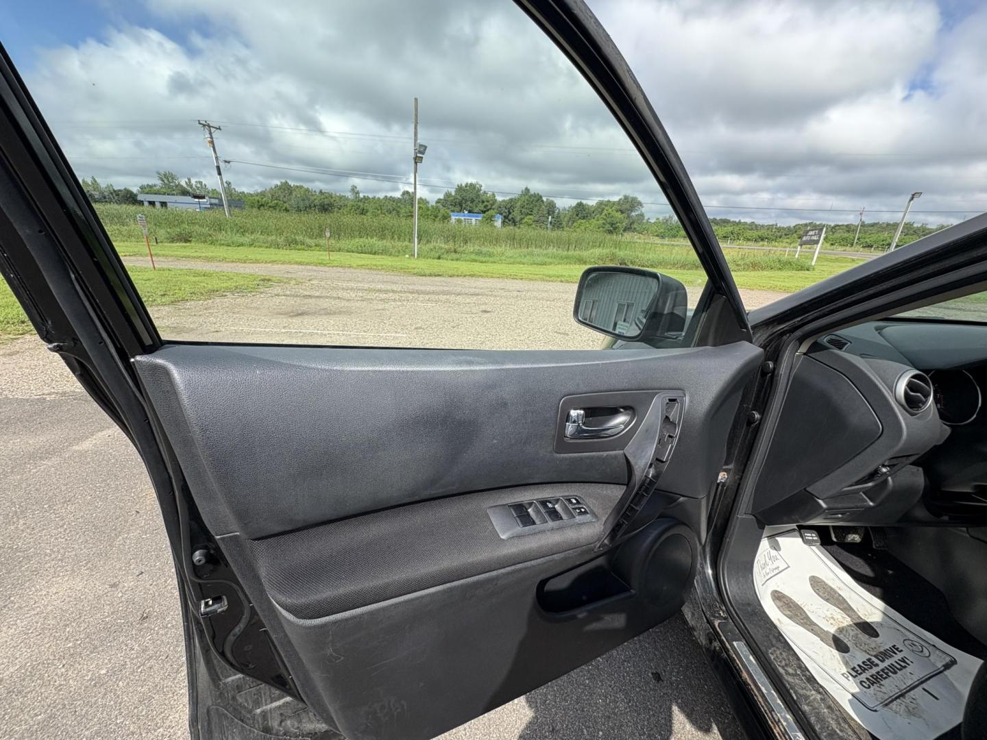 2009 Nissan Rogue S 2WD (JN8AS58T49W) with an 2.5L L4 DOHC 16V engine, CVT transmission, located at 17255 hwy 65 NE, Ham Lake, MN, 55304, 0.000000, 0.000000 - Photo#8
