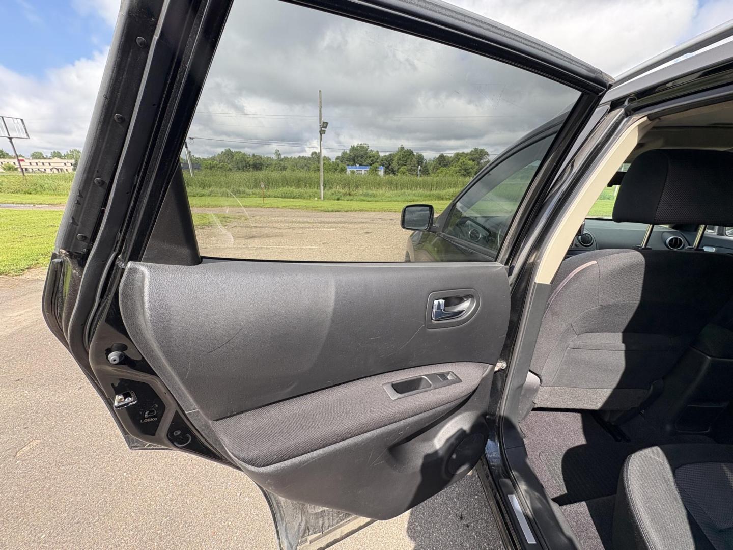 2009 Nissan Rogue S 2WD (JN8AS58T49W) with an 2.5L L4 DOHC 16V engine, CVT transmission, located at 17255 hwy 65 NE, Ham Lake, MN, 55304, 0.000000, 0.000000 - Photo#10