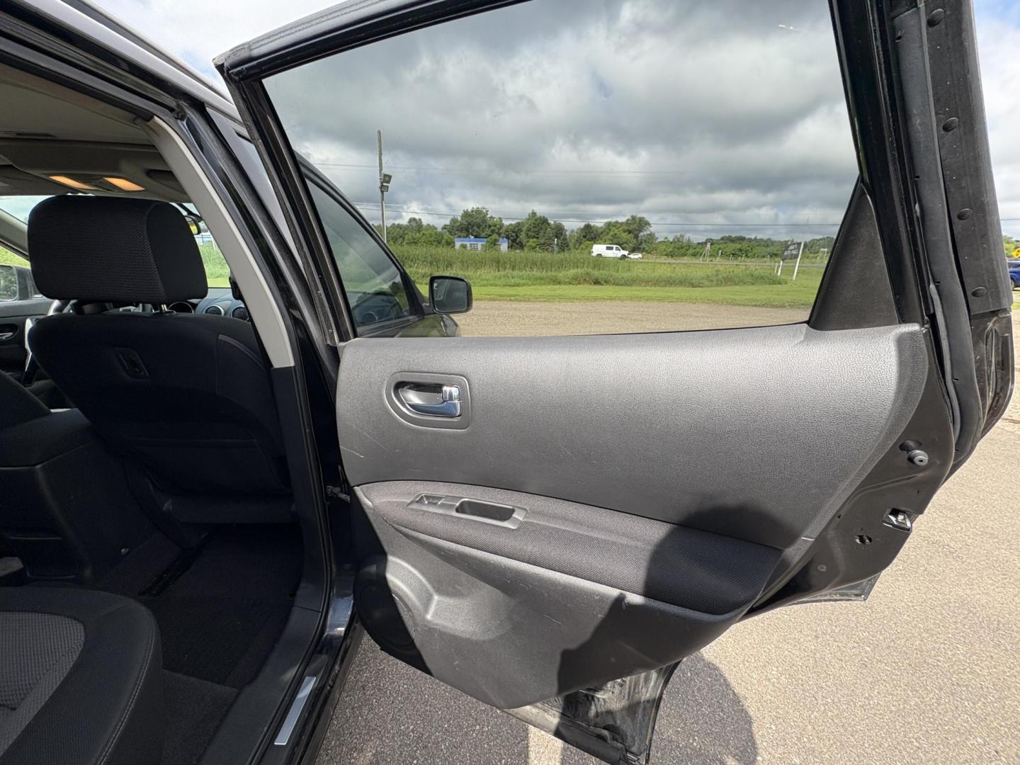 2009 Nissan Rogue S 2WD (JN8AS58T49W) with an 2.5L L4 DOHC 16V engine, CVT transmission, located at 17255 hwy 65 NE, Ham Lake, MN, 55304, 0.000000, 0.000000 - Photo#12