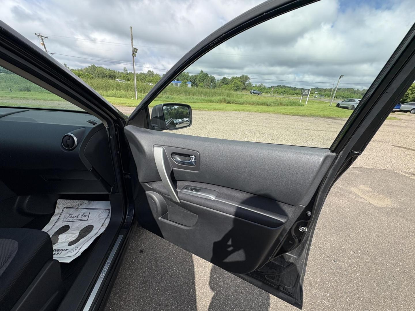 2009 Nissan Rogue S 2WD (JN8AS58T49W) with an 2.5L L4 DOHC 16V engine, CVT transmission, located at 17255 hwy 65 NE, Ham Lake, MN, 55304, 0.000000, 0.000000 - Photo#14
