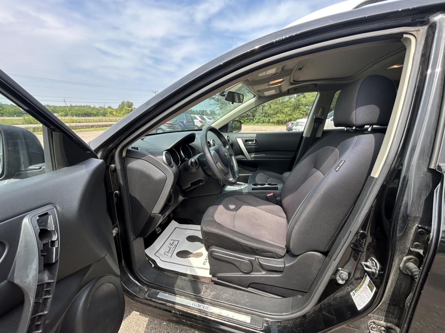 2009 Nissan Rogue S 2WD (JN8AS58T49W) with an 2.5L L4 DOHC 16V engine, CVT transmission, located at 17255 hwy 65 NE, Ham Lake, MN, 55304, 0.000000, 0.000000- Photo#9