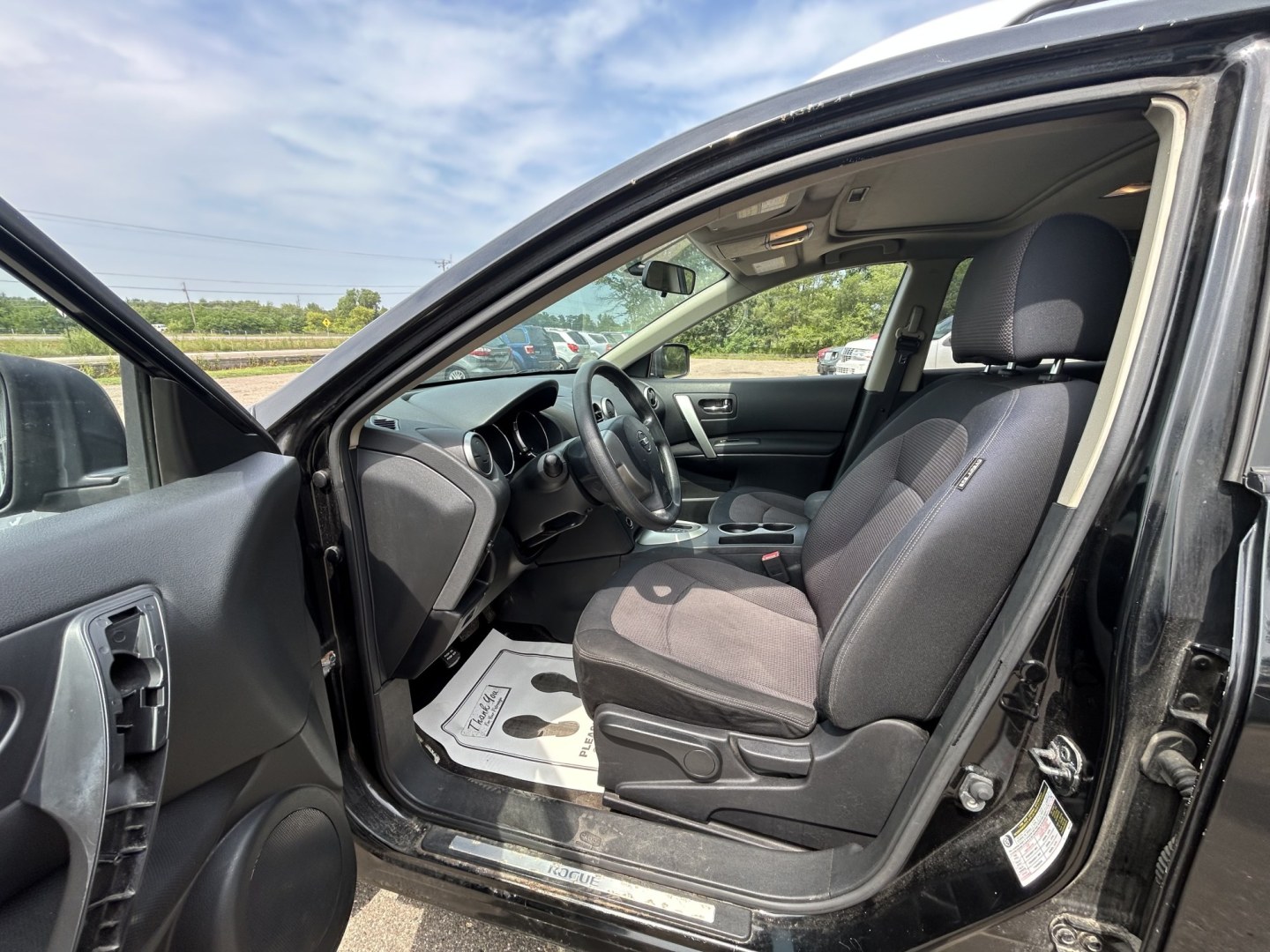 2009 Nissan Rogue S 2WD (JN8AS58T49W) with an 2.5L L4 DOHC 16V engine, CVT transmission, located at 17255 hwy 65 NE, Ham Lake, MN, 55304, 0.000000, 0.000000- Photo#9