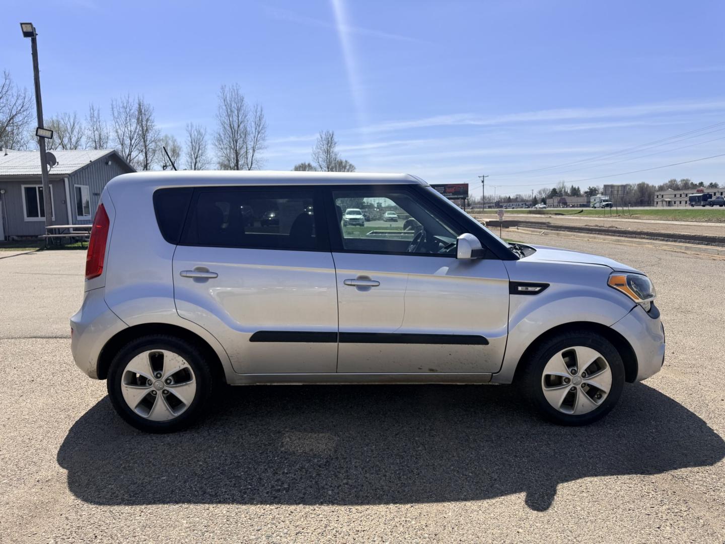 2013 Kia Soul Base (KNDJT2A58D7) with an 1.6L L4 DOHC 16V engine, Automatic transmission, located at 17255 hwy 65 NE, Ham Lake, MN, 55304, 0.000000, 0.000000 - Photo#5