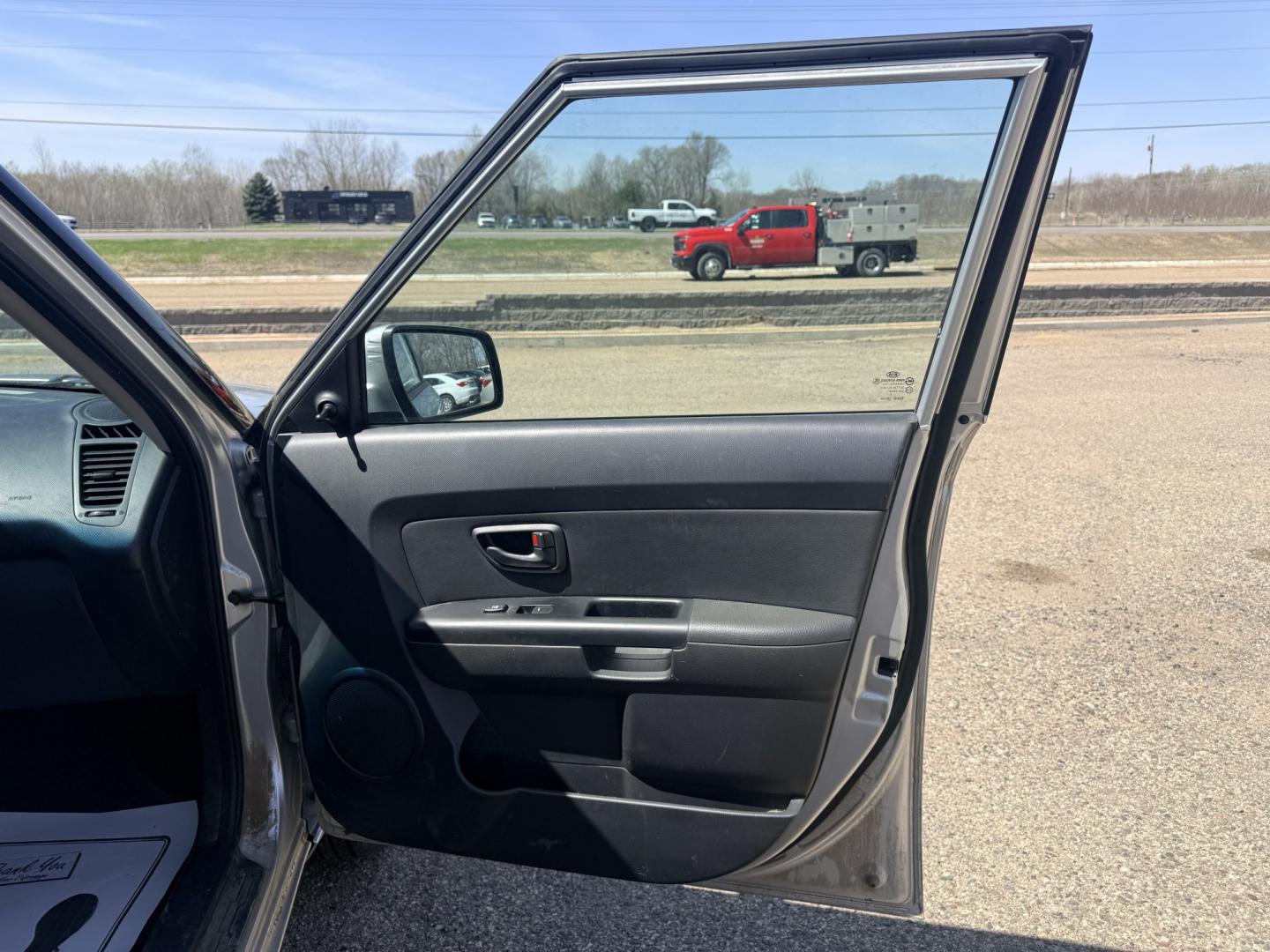 2013 Kia Soul Base (KNDJT2A58D7) with an 1.6L L4 DOHC 16V engine, Automatic transmission, located at 17255 hwy 65 NE, Ham Lake, MN, 55304, 0.000000, 0.000000 - Photo#14