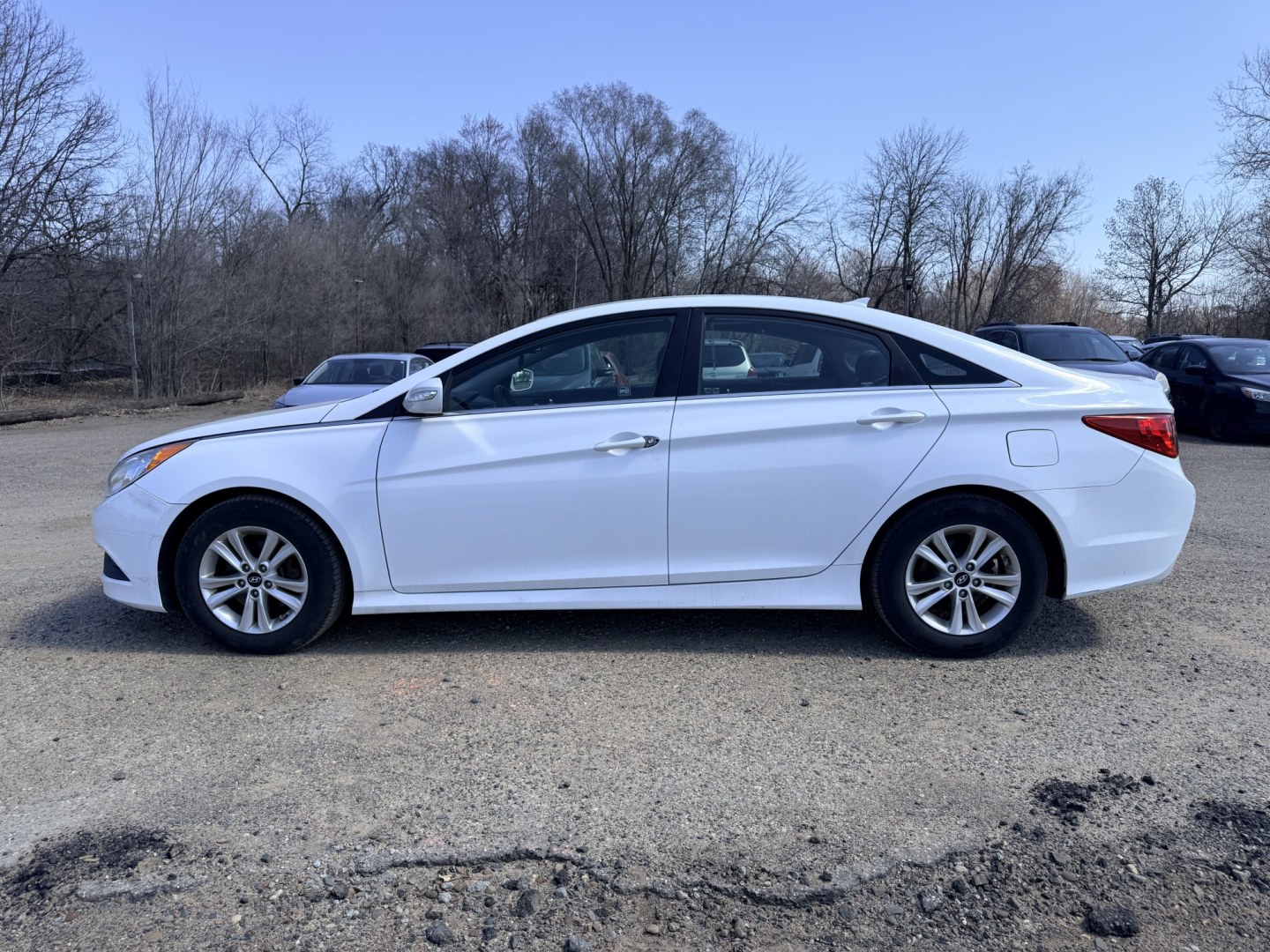 2014 Hyundai Sonata GLS (5NPEB4AC9EH) with an 2.4L L4 DOHC 16V engine, 6-Speed Automatic transmission, located at 17255 hwy 65 NE, Ham Lake, MN, 55304, 0.000000, 0.000000 - Photo#1