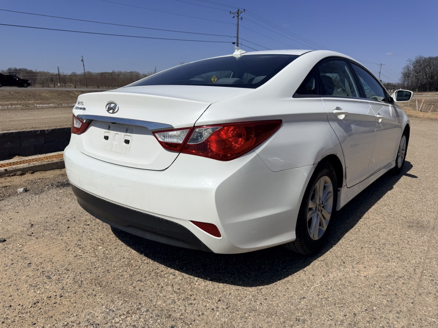 2014 Hyundai Sonata GLS (5NPEB4AC9EH) with an 2.4L L4 DOHC 16V engine, 6-Speed Automatic transmission, located at 17255 hwy 65 NE, Ham Lake, MN, 55304, 0.000000, 0.000000 - Photo#4