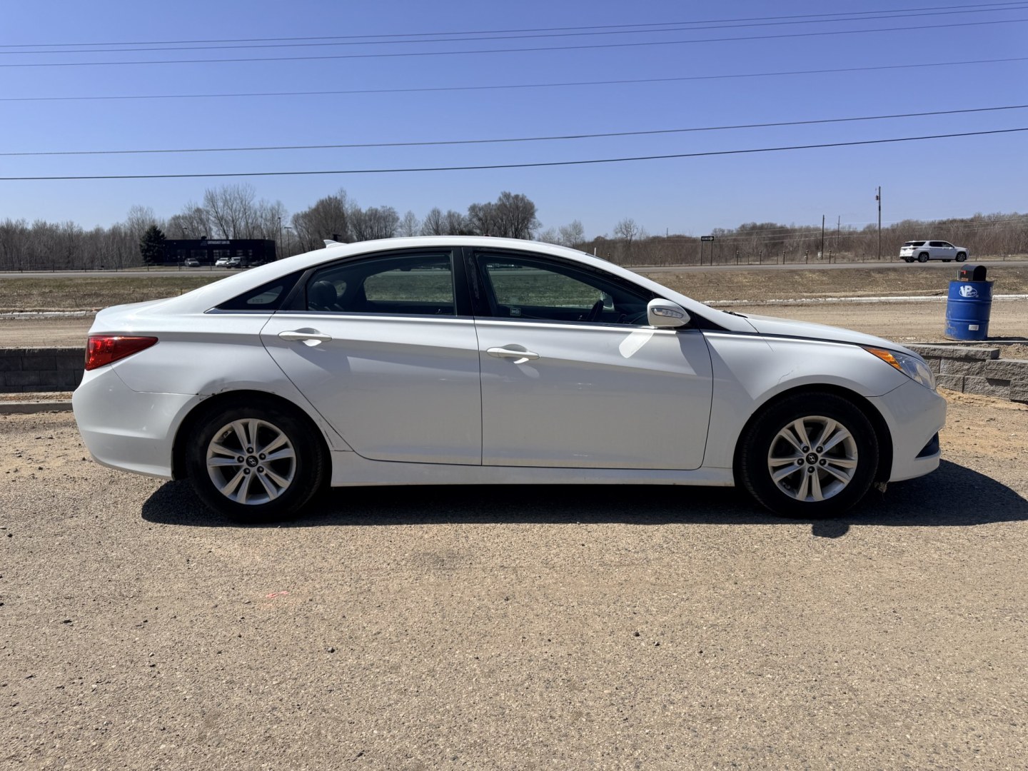 2014 Hyundai Sonata GLS (5NPEB4AC9EH) with an 2.4L L4 DOHC 16V engine, 6-Speed Automatic transmission, located at 17255 hwy 65 NE, Ham Lake, MN, 55304, 0.000000, 0.000000 - Photo#5