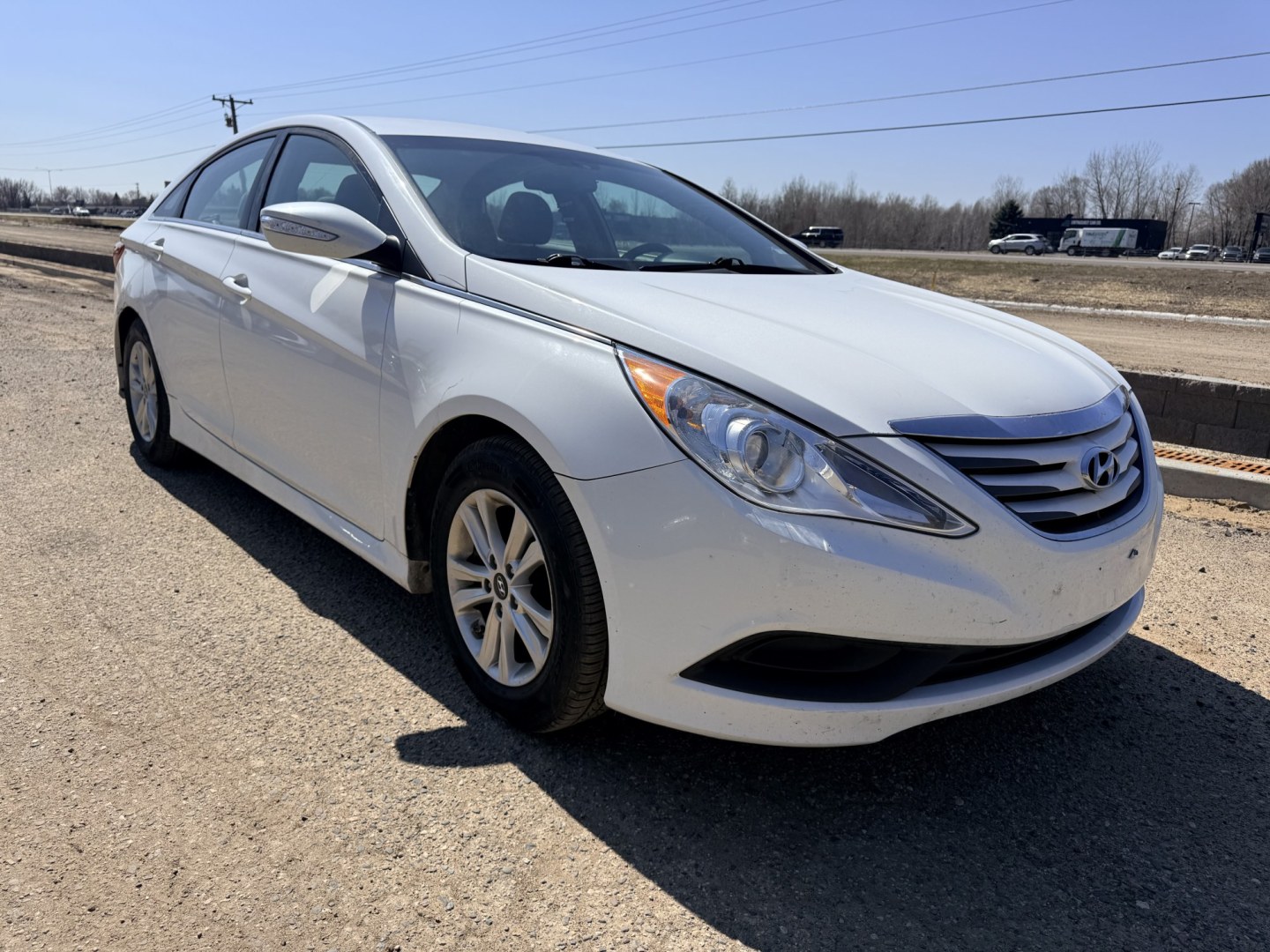 2014 Hyundai Sonata GLS (5NPEB4AC9EH) with an 2.4L L4 DOHC 16V engine, 6-Speed Automatic transmission, located at 17255 hwy 65 NE, Ham Lake, MN, 55304, 0.000000, 0.000000 - Photo#6