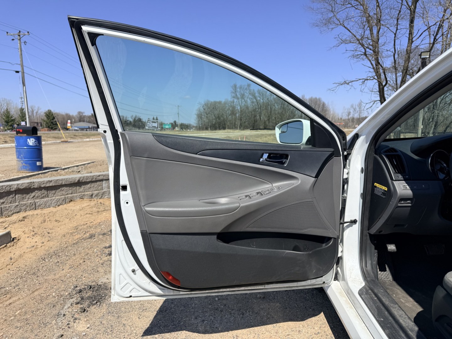 2014 Hyundai Sonata GLS (5NPEB4AC9EH) with an 2.4L L4 DOHC 16V engine, 6-Speed Automatic transmission, located at 17255 hwy 65 NE, Ham Lake, MN, 55304, 0.000000, 0.000000 - Photo#8