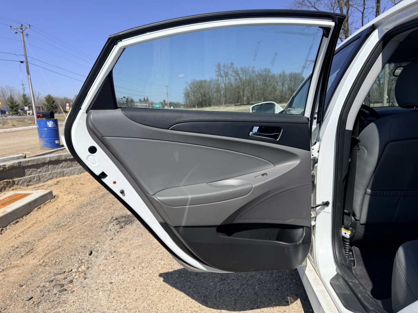 2014 Hyundai Sonata GLS (5NPEB4AC9EH) with an 2.4L L4 DOHC 16V engine, 6-Speed Automatic transmission, located at 17255 hwy 65 NE, Ham Lake, MN, 55304, 0.000000, 0.000000 - Photo#10