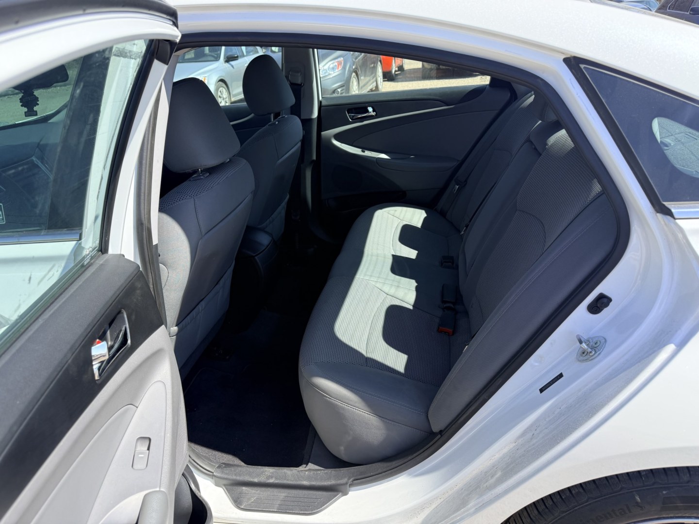 2014 Hyundai Sonata GLS (5NPEB4AC9EH) with an 2.4L L4 DOHC 16V engine, 6-Speed Automatic transmission, located at 17255 hwy 65 NE, Ham Lake, MN, 55304, 0.000000, 0.000000 - Photo#11