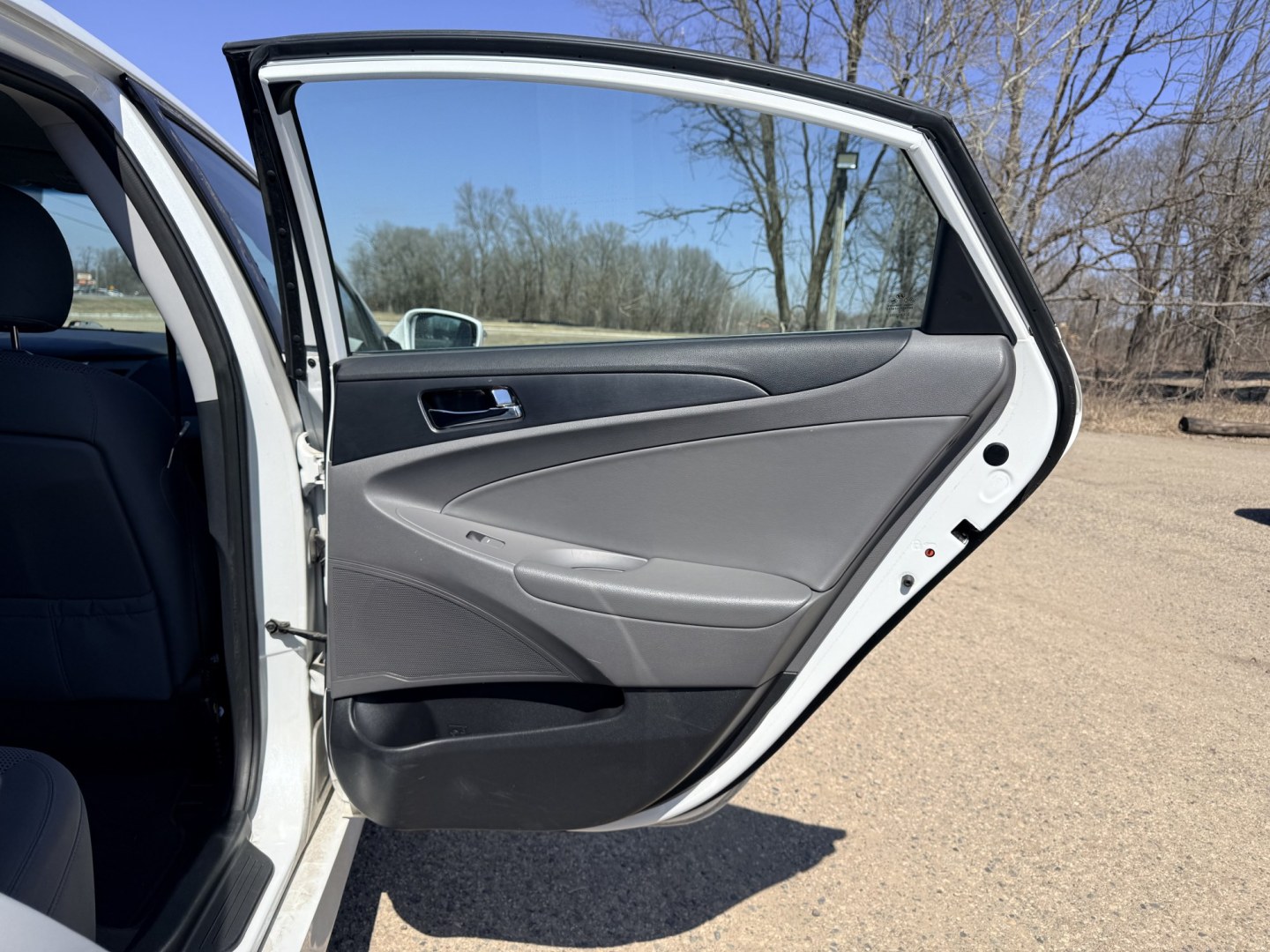 2014 Hyundai Sonata GLS (5NPEB4AC9EH) with an 2.4L L4 DOHC 16V engine, 6-Speed Automatic transmission, located at 17255 hwy 65 NE, Ham Lake, MN, 55304, 0.000000, 0.000000 - Photo#12