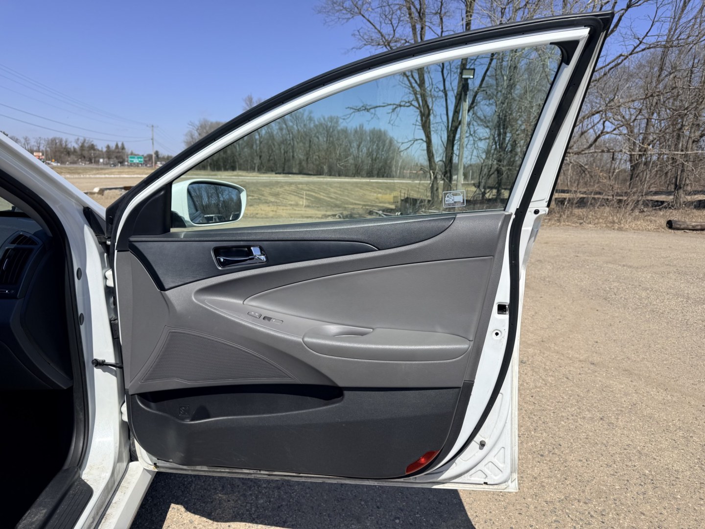 2014 Hyundai Sonata GLS (5NPEB4AC9EH) with an 2.4L L4 DOHC 16V engine, 6-Speed Automatic transmission, located at 17255 hwy 65 NE, Ham Lake, MN, 55304, 0.000000, 0.000000 - Photo#14