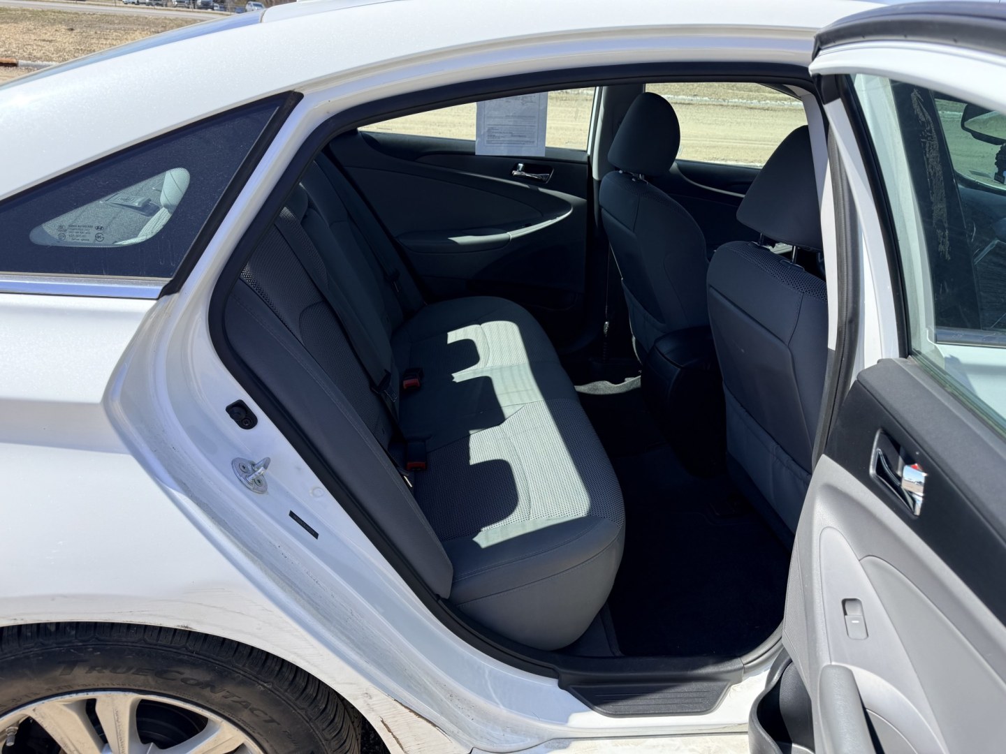 2014 Hyundai Sonata GLS (5NPEB4AC9EH) with an 2.4L L4 DOHC 16V engine, 6-Speed Automatic transmission, located at 17255 hwy 65 NE, Ham Lake, MN, 55304, 0.000000, 0.000000 - Photo#13