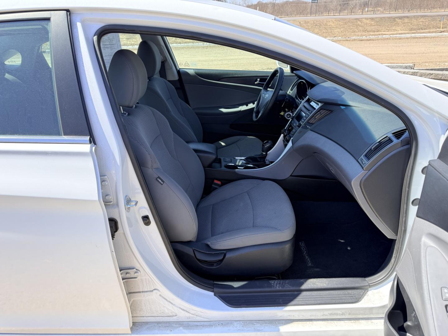 2014 Hyundai Sonata GLS (5NPEB4AC9EH) with an 2.4L L4 DOHC 16V engine, 6-Speed Automatic transmission, located at 17255 hwy 65 NE, Ham Lake, MN, 55304, 0.000000, 0.000000 - Photo#15