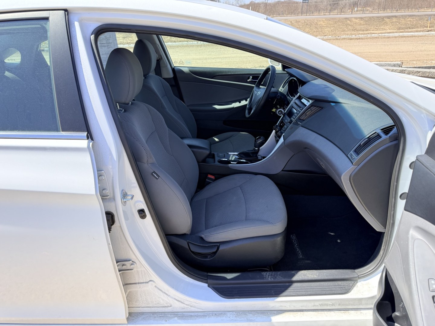 2014 Hyundai Sonata GLS (5NPEB4AC9EH) with an 2.4L L4 DOHC 16V engine, 6-Speed Automatic transmission, located at 17255 hwy 65 NE, Ham Lake, MN, 55304, 0.000000, 0.000000 - Photo#15