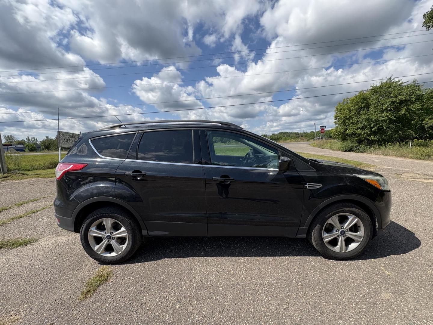 2014 Ford Escape SE FWD (1FMCU0GXXEU) with an 1.6L L4 DOHC 16V engine, 6-Speed Automatic transmission, located at 17255 hwy 65 NE, Ham Lake, MN, 55304, 0.000000, 0.000000 - Photo#5
