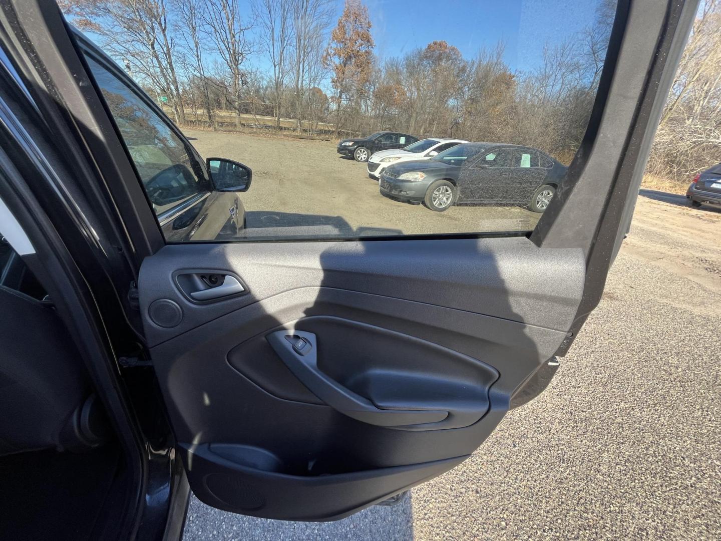 2014 Ford Escape SE FWD (1FMCU0GXXEU) with an 1.6L L4 DOHC 16V engine, 6-Speed Automatic transmission, located at 17255 hwy 65 NE, Ham Lake, MN, 55304, 0.000000, 0.000000 - Photo#14