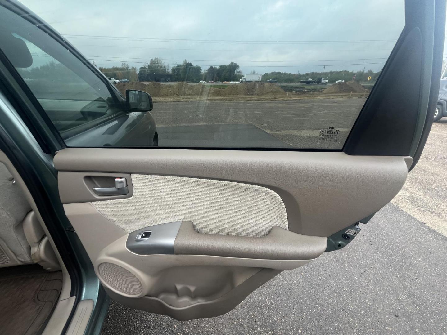 2008 Kia Sportage (KNDJF723487) , located at 17255 hwy 65 NE, Ham Lake, MN, 55304, 0.000000, 0.000000 - Photo#14