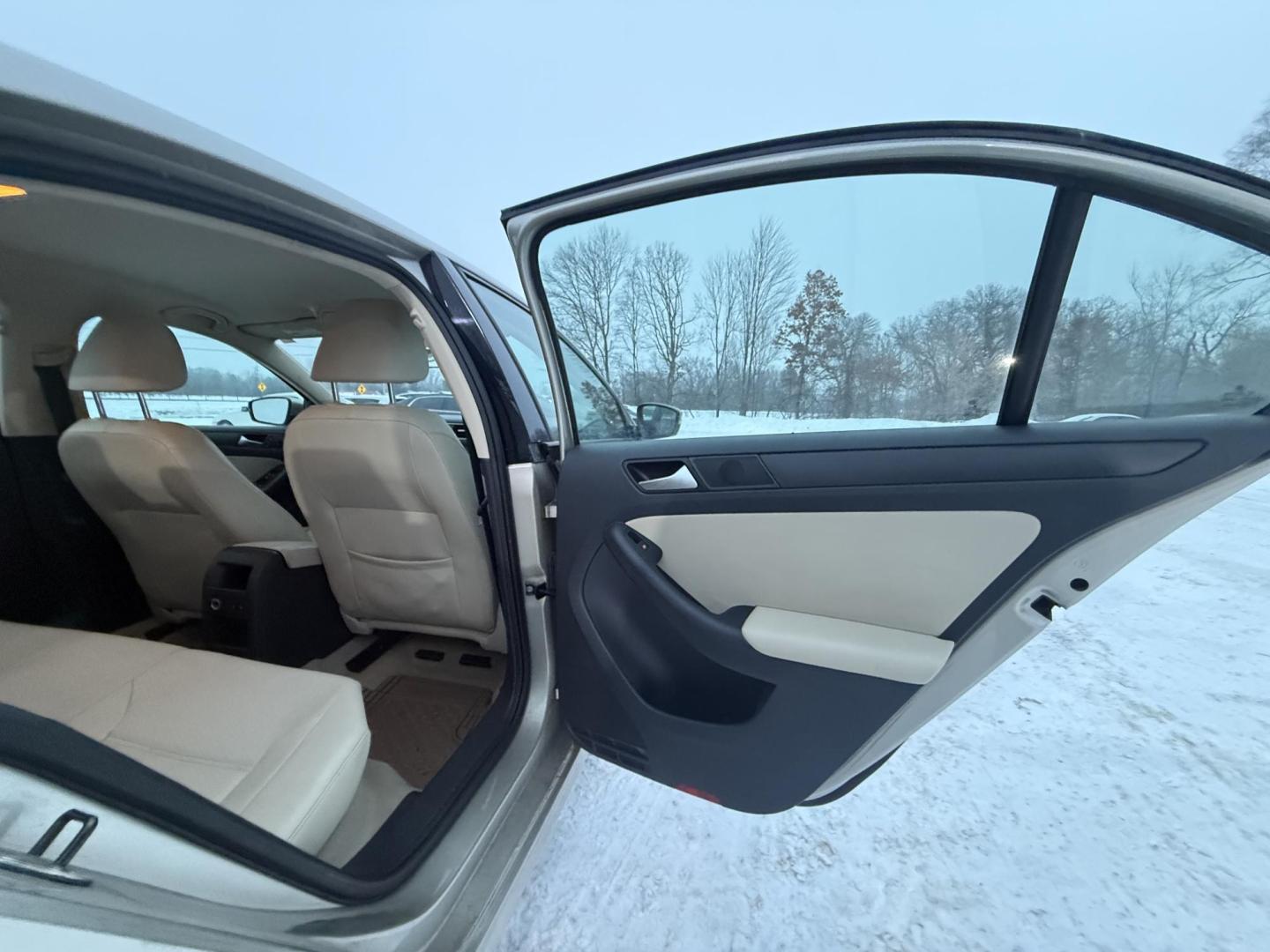 2014 Volkswagen Jetta (3VWD07AJ2EM) , located at 17255 hwy 65 NE, Ham Lake, MN, 55304, 0.000000, 0.000000 - Photo#12