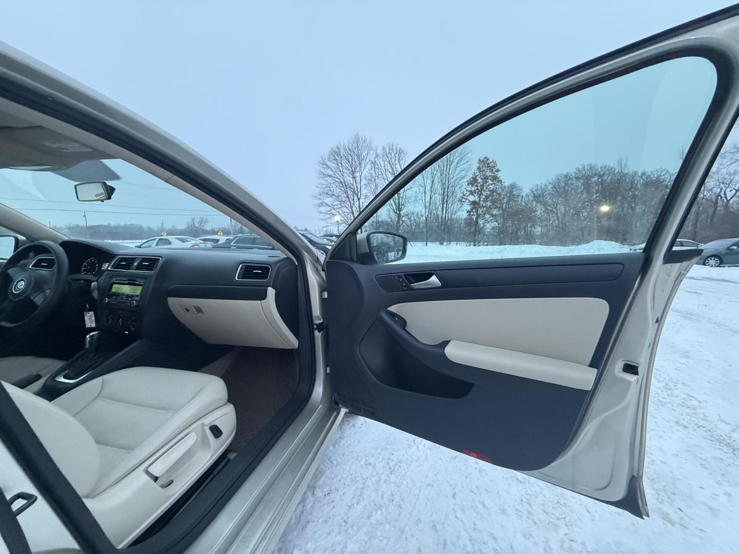 2014 Volkswagen Jetta (3VWD07AJ2EM) , located at 17255 hwy 65 NE, Ham Lake, MN, 55304, 0.000000, 0.000000 - Photo#14