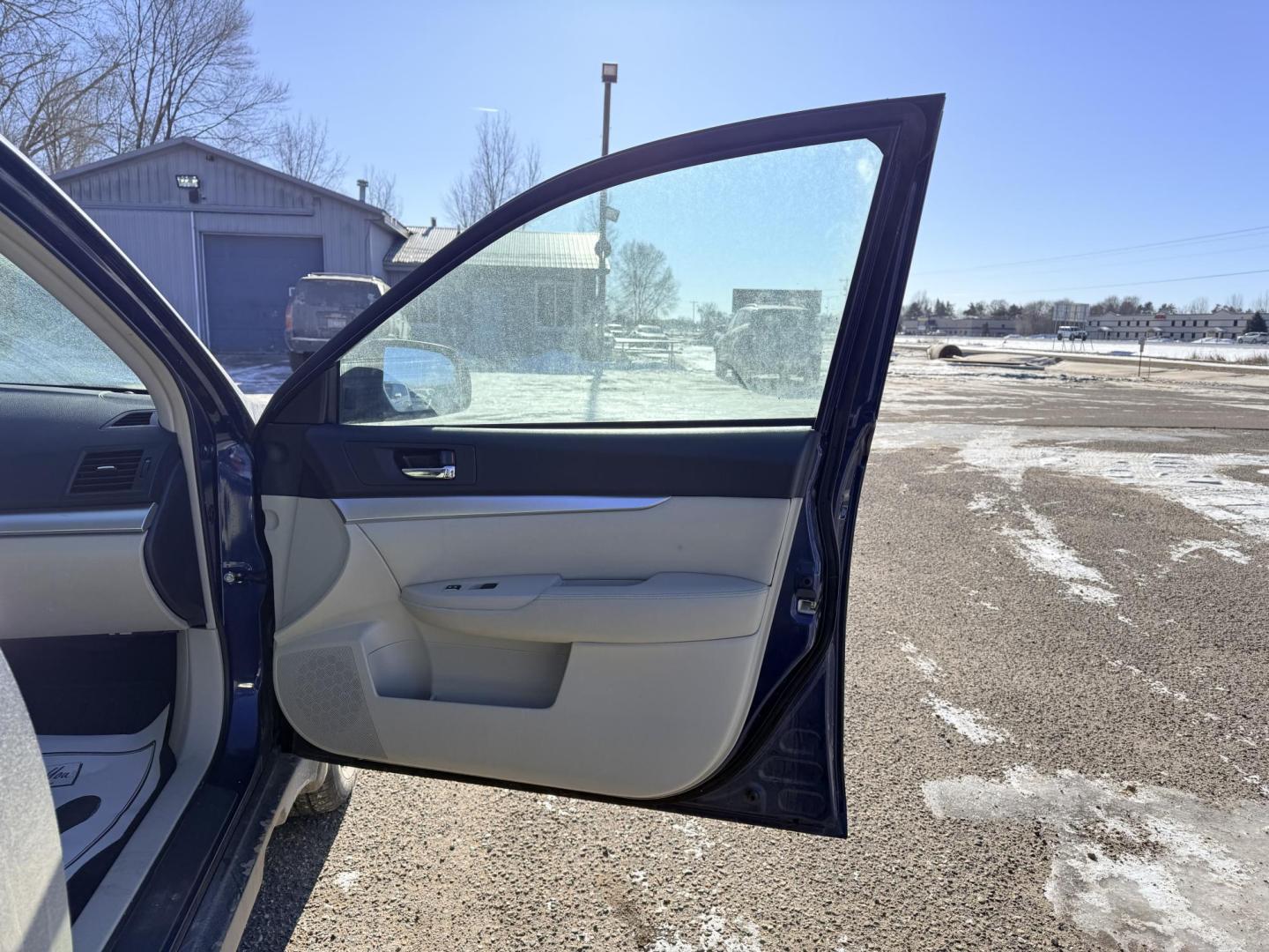 2011 Subaru Outback (4S4BRCCC1B3) , located at 17255 hwy 65 NE, Ham Lake, MN, 55304, 0.000000, 0.000000 - Photo#14