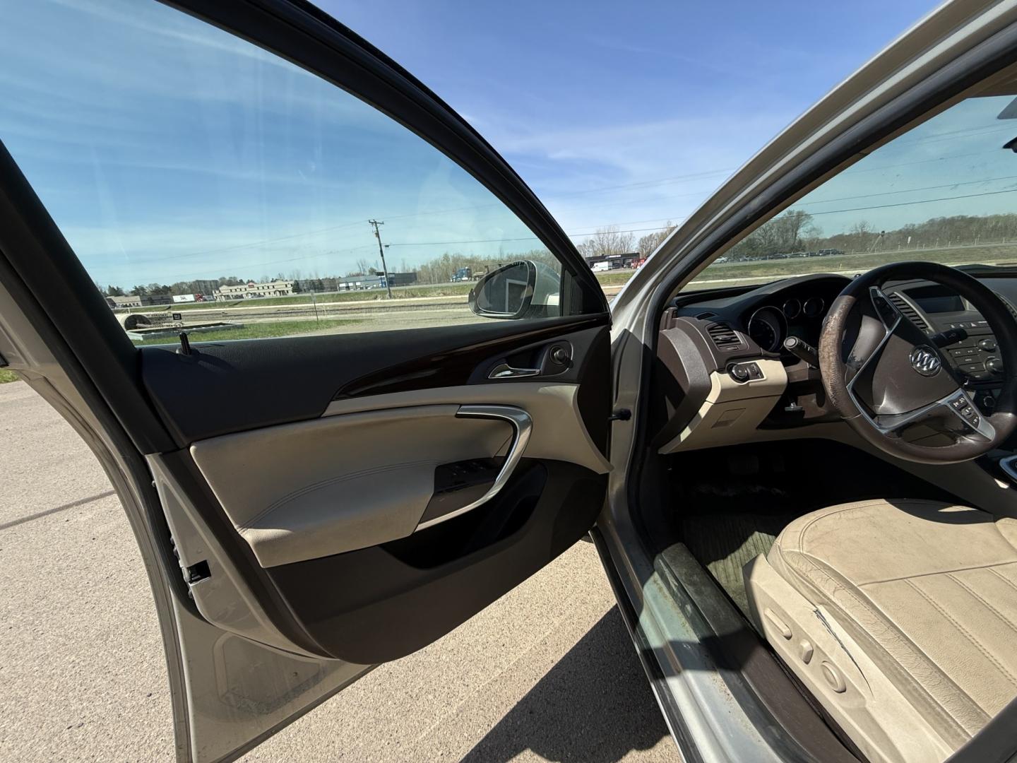 2011 Buick Regal CXL - 1XL (W04GN5EC1B1) with an 2.4L L4 DOHC 16V engine, 6-Speed Automatic transmission, located at 17255 hwy 65 NE, Ham Lake, MN, 55304, 0.000000, 0.000000 - Photo#8