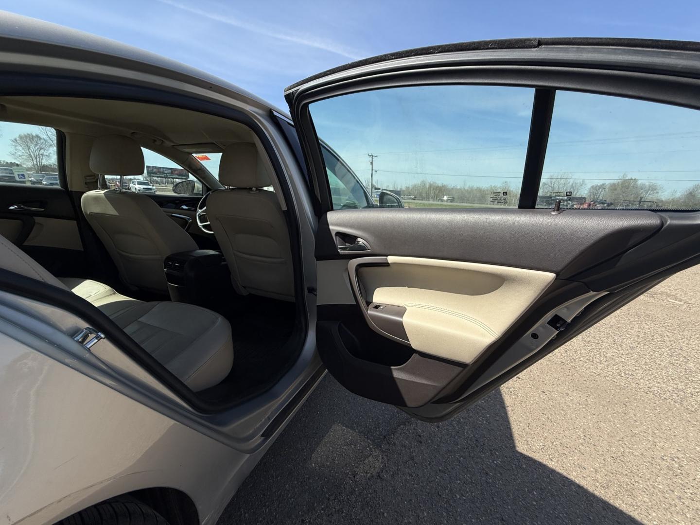 2011 Buick Regal CXL - 1XL (W04GN5EC1B1) with an 2.4L L4 DOHC 16V engine, 6-Speed Automatic transmission, located at 17255 hwy 65 NE, Ham Lake, MN, 55304, 0.000000, 0.000000 - Photo#12