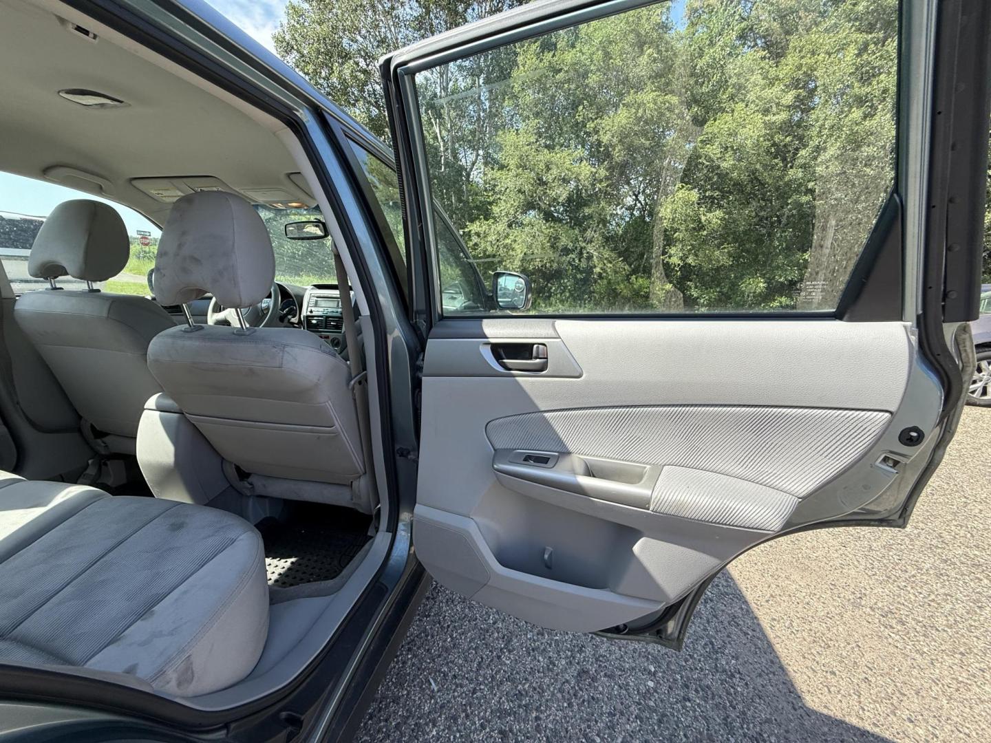 2009 Subaru Forester 2.5X (JF2SH61639H) with an 2.5L H4 SOHC 16V engine, 4-Speed Automatic Overdrive transmission, located at 17255 hwy 65 NE, Ham Lake, MN, 55304, 0.000000, 0.000000 - Photo#12