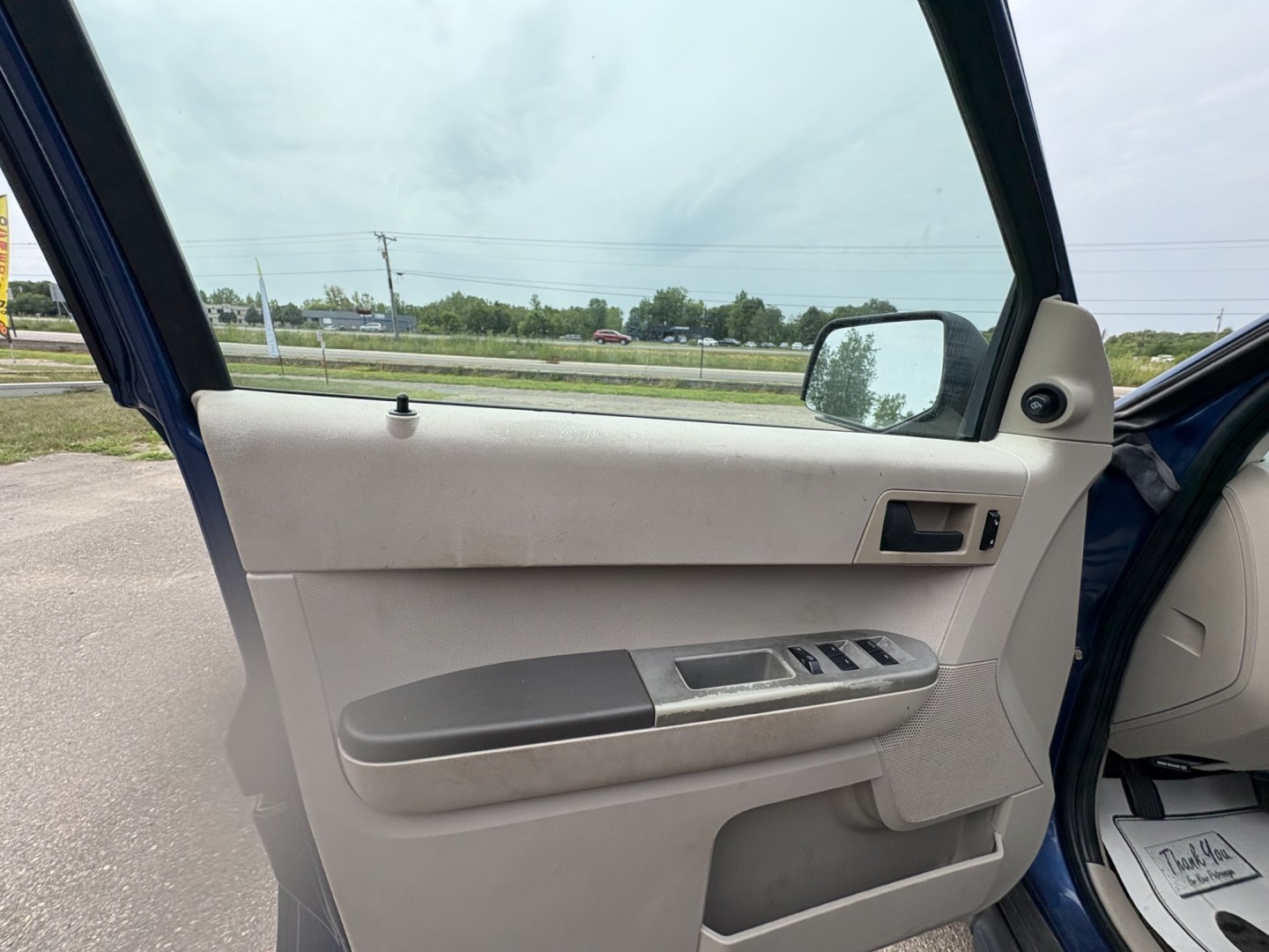 2008 Ford Escape XLT 2WD V6 (1FMCU03198K) with an 3.0L V6 DOHC 24V engine, 4-Speed Automatic Overdrive transmission, located at 17255 hwy 65 NE, Ham Lake, MN, 55304, 0.000000, 0.000000- Photo#8