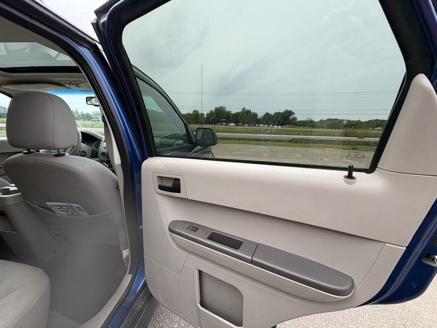 2008 Ford Escape XLT 2WD V6 (1FMCU03198K) with an 3.0L V6 DOHC 24V engine, 4-Speed Automatic Overdrive transmission, located at 17255 hwy 65 NE, Ham Lake, MN, 55304, 0.000000, 0.000000- Photo#12