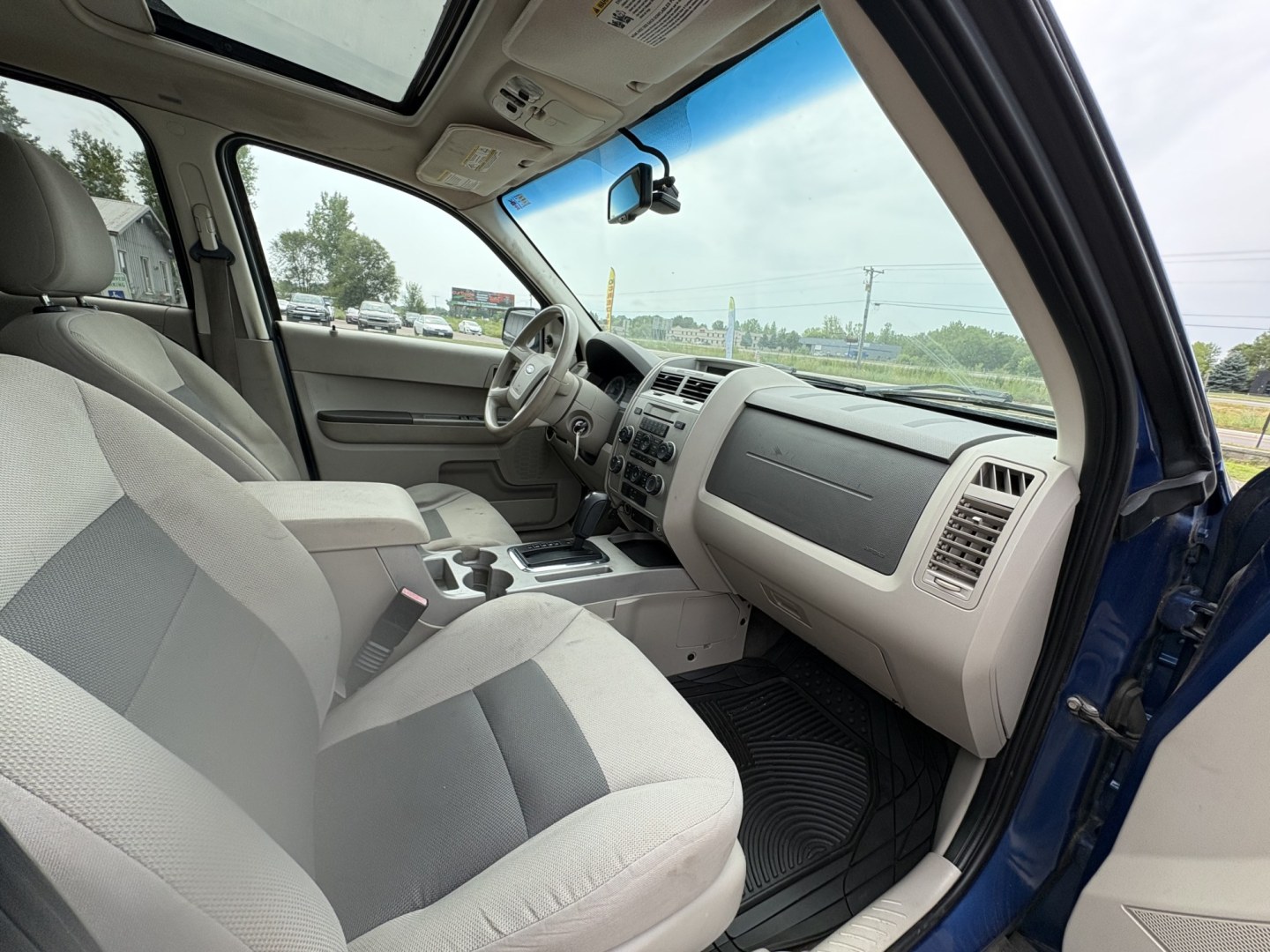 2008 Ford Escape XLT 2WD V6 (1FMCU03198K) with an 3.0L V6 DOHC 24V engine, 4-Speed Automatic Overdrive transmission, located at 17255 hwy 65 NE, Ham Lake, MN, 55304, 0.000000, 0.000000- Photo#15