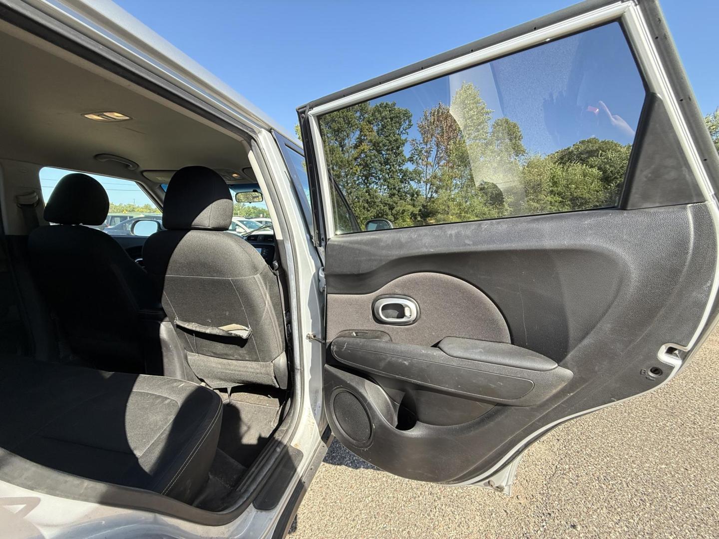 2015 Kia Soul + (KNDJP3A59F7) with an 2.0L L4 DOHC 16V engine, 6-Speed Automatic transmission, located at 17255 hwy 65 NE, Ham Lake, MN, 55304, 0.000000, 0.000000 - Photo#12