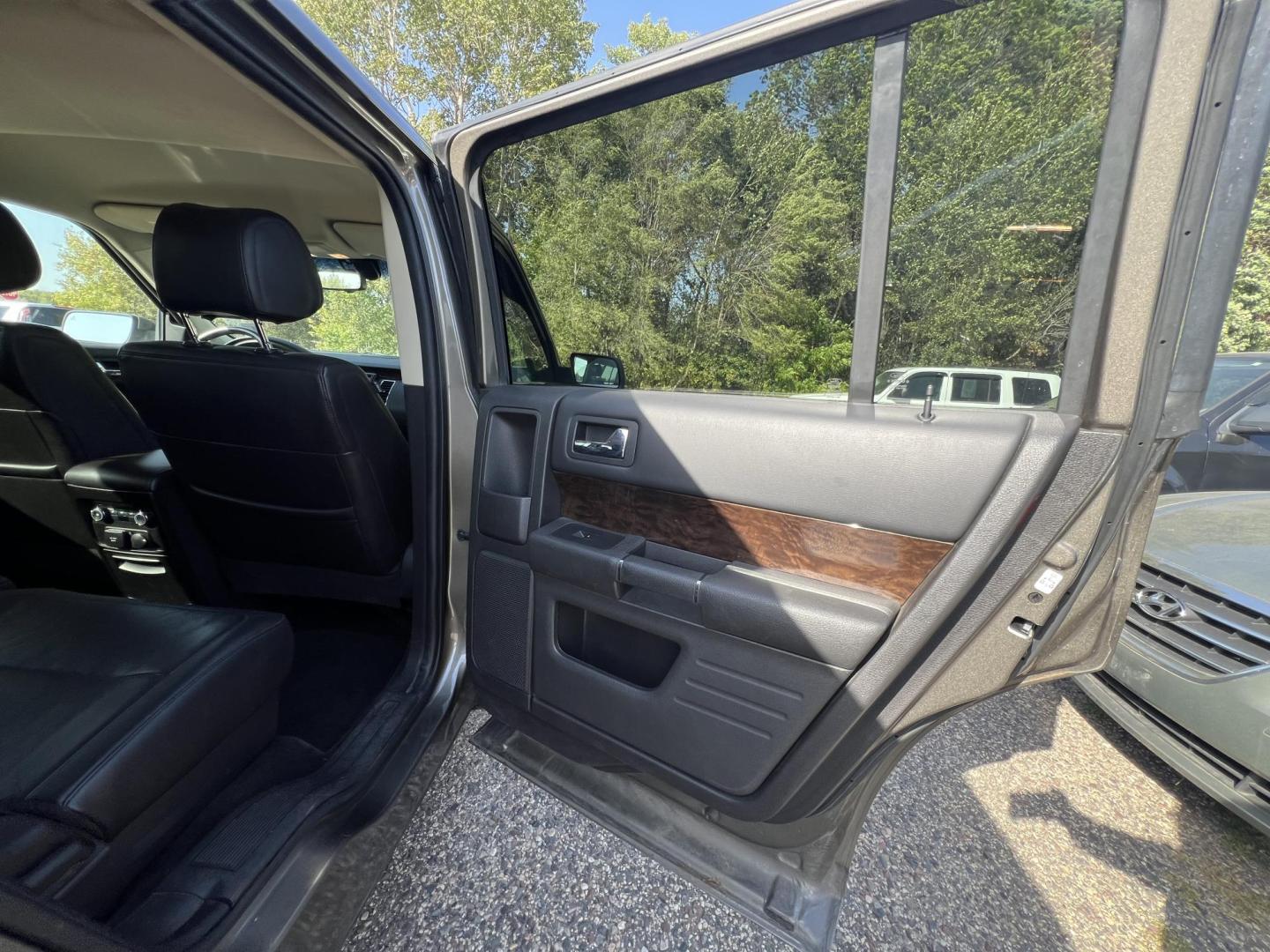 2014 Tan /Black Ford Flex Limited FWD (2FMGK5D89EB) with an 3.5L V6 DOHC 24V engine, 6-Speed Automatic Overdrive transmission, located at 17255 hwy 65 NE, Ham Lake, MN, 55304, 0.000000, 0.000000 - Photo#12