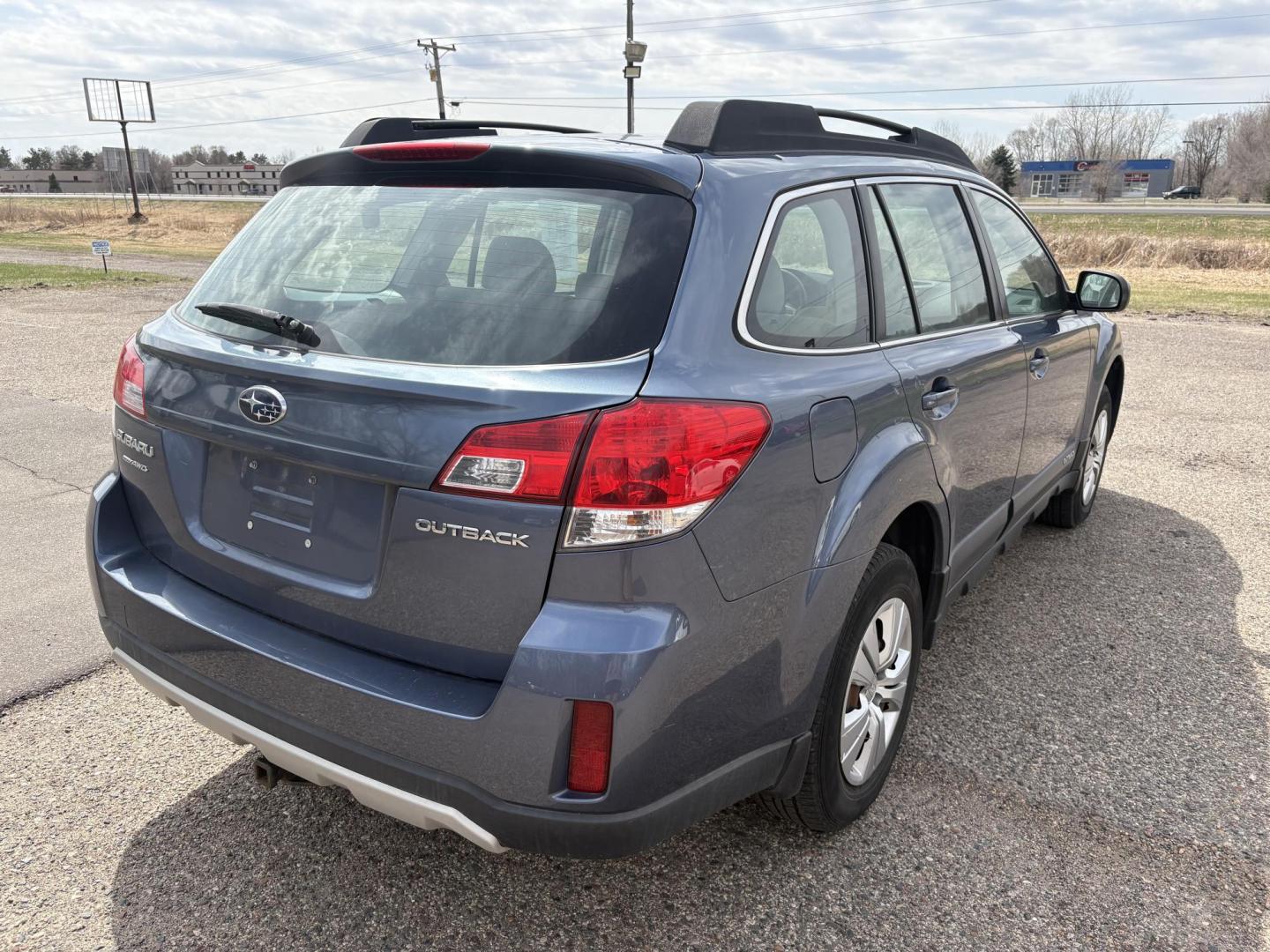 2013 Subaru Outback 2.5i (4S4BRCAC3D3) with an 2.5L H4 DOHC 16V engine, located at 17255 hwy 65 NE, Ham Lake, MN, 55304, 0.000000, 0.000000 - Photo#4
