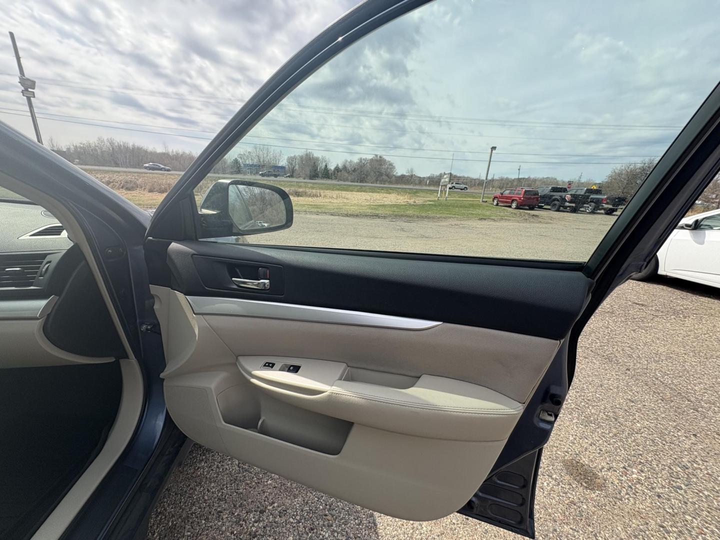 2013 Subaru Outback 2.5i (4S4BRCAC3D3) with an 2.5L H4 DOHC 16V engine, located at 17255 hwy 65 NE, Ham Lake, MN, 55304, 0.000000, 0.000000 - Photo#14