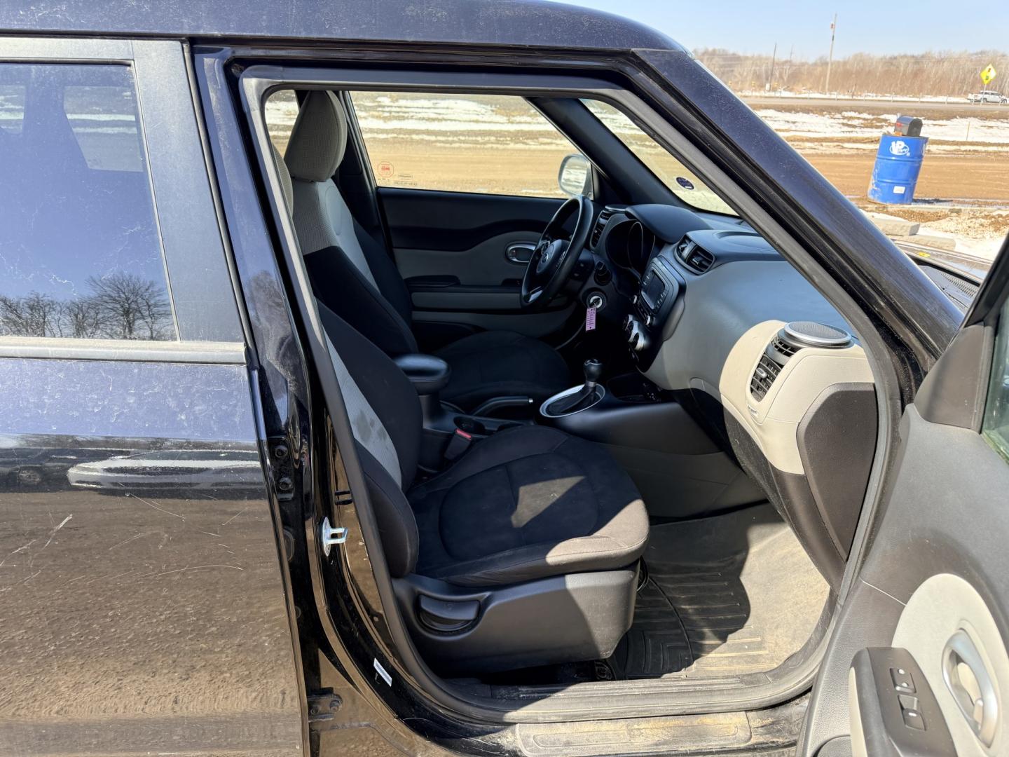 2015 Kia Soul Base (KNDJN2A20F7) with an 1.6L L4 DOHC 16V engine, located at 17255 hwy 65 NE, Ham Lake, MN, 55304, 0.000000, 0.000000 - Photo#15