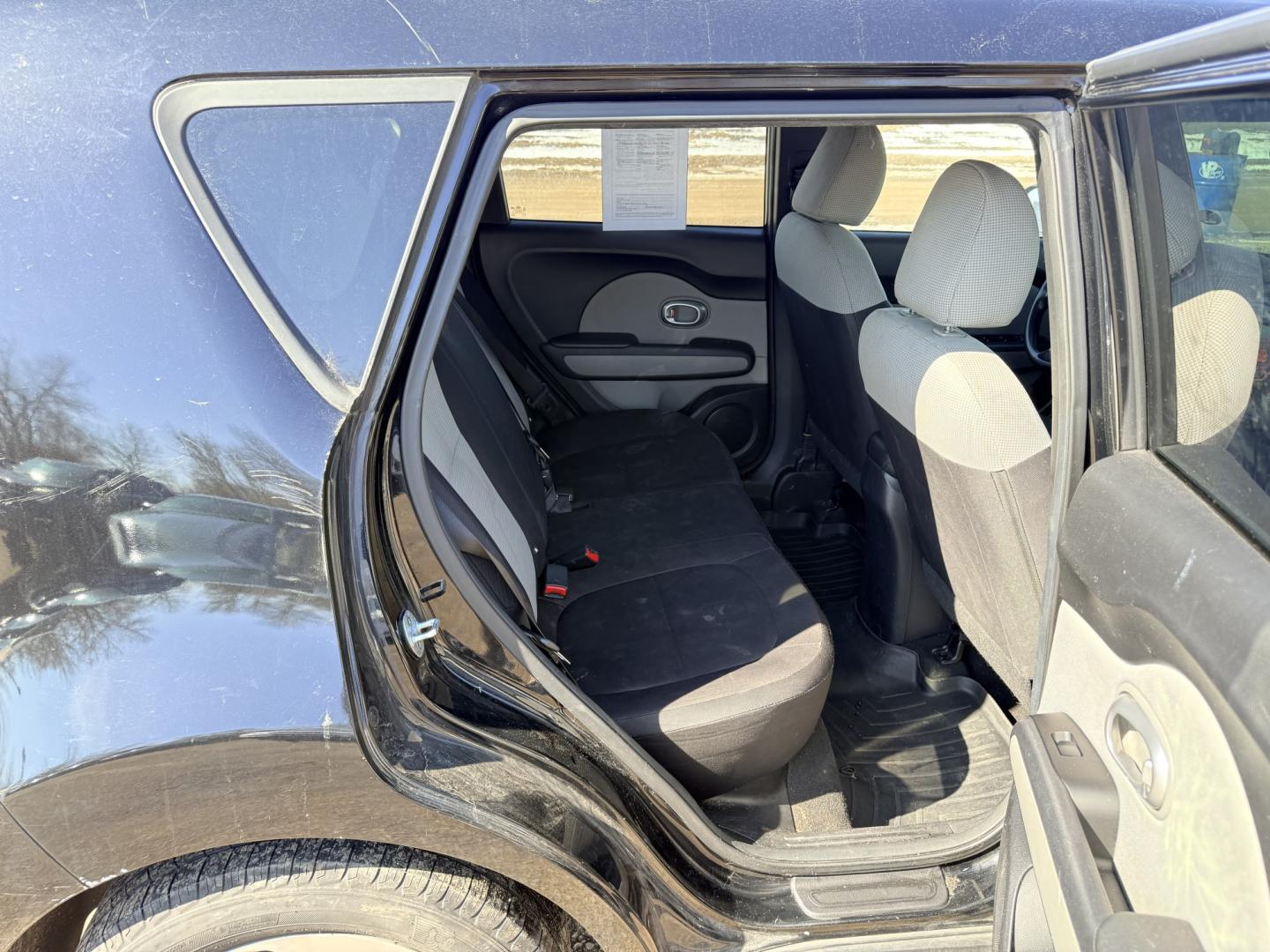 2015 Kia Soul Base (KNDJN2A20F7) with an 1.6L L4 DOHC 16V engine, located at 17255 hwy 65 NE, Ham Lake, MN, 55304, 0.000000, 0.000000 - Photo#13