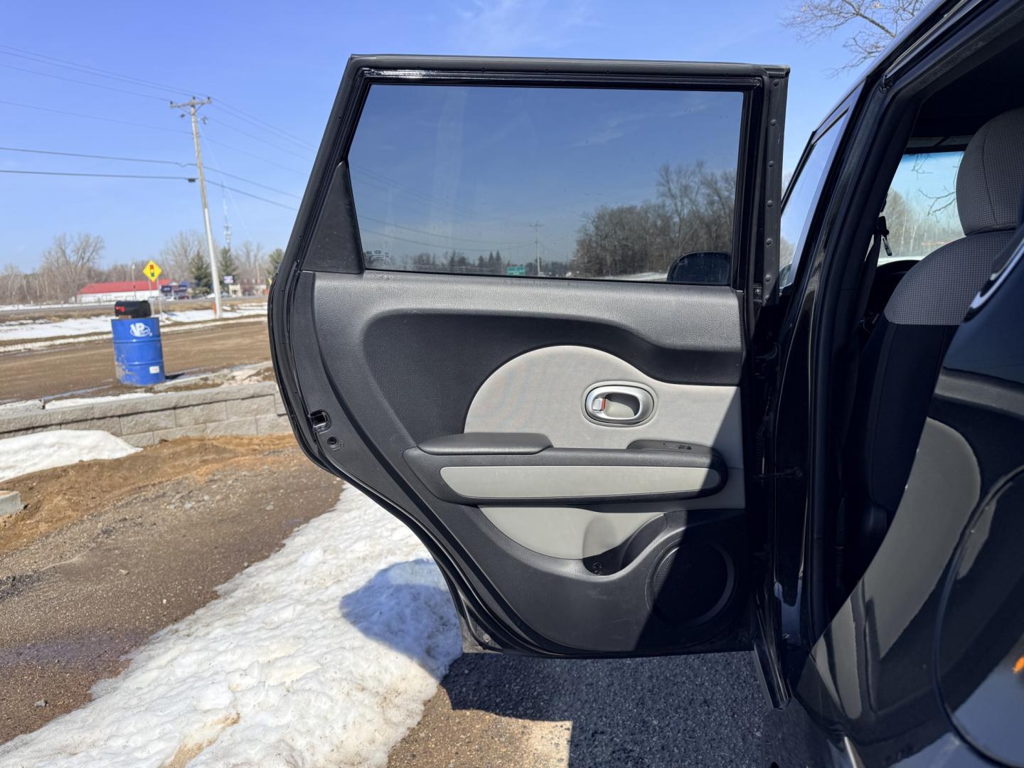 2015 Kia Soul Base (KNDJN2A20F7) with an 1.6L L4 DOHC 16V engine, located at 17255 hwy 65 NE, Ham Lake, MN, 55304, 0.000000, 0.000000 - Photo#10