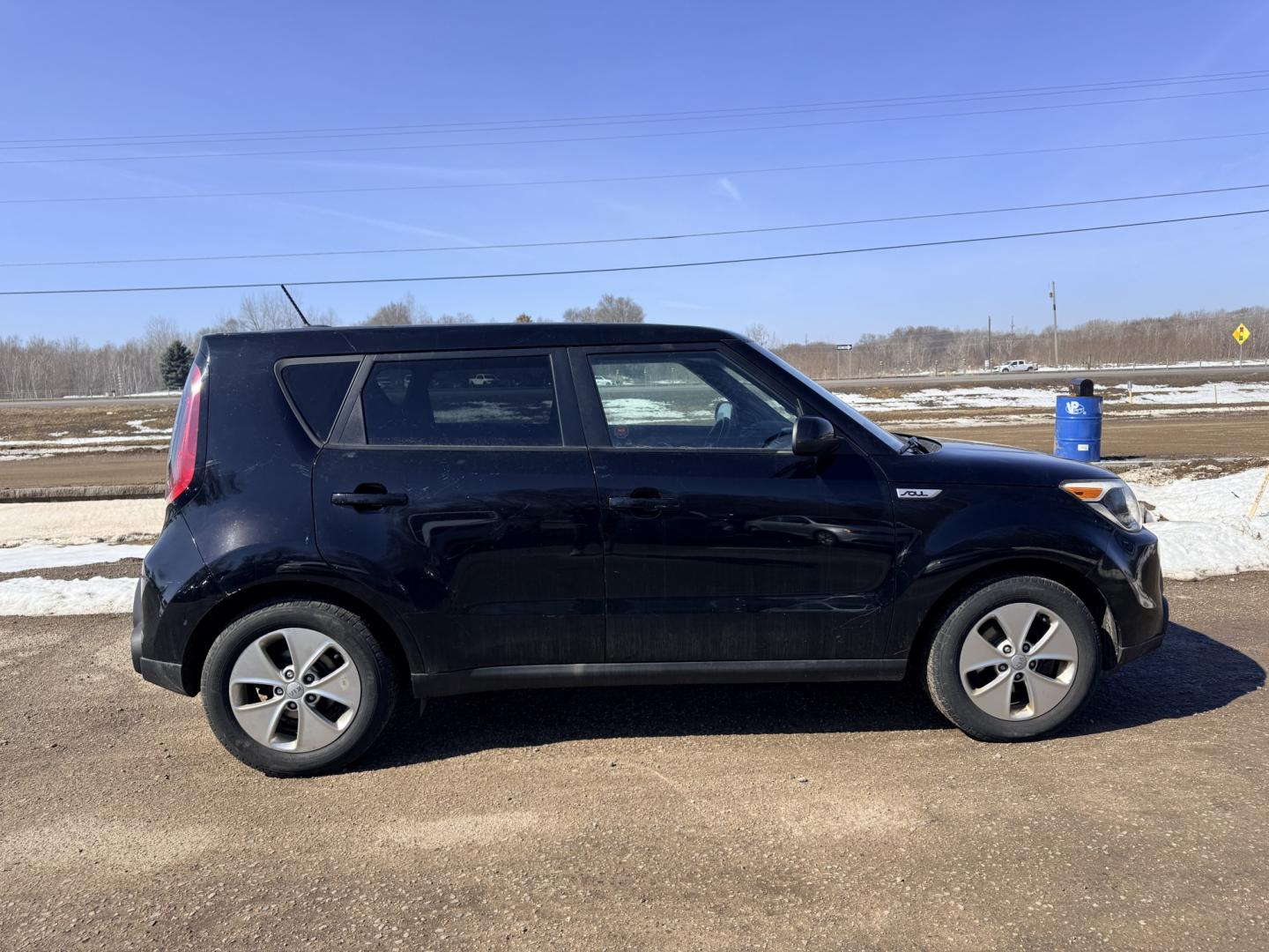 2015 Kia Soul Base (KNDJN2A20F7) with an 1.6L L4 DOHC 16V engine, located at 17255 hwy 65 NE, Ham Lake, MN, 55304, 0.000000, 0.000000 - Photo#5
