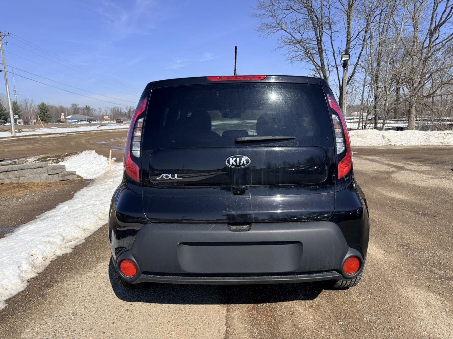 2015 Kia Soul Base (KNDJN2A20F7) with an 1.6L L4 DOHC 16V engine, located at 17255 hwy 65 NE, Ham Lake, MN, 55304, 0.000000, 0.000000 - Photo#3