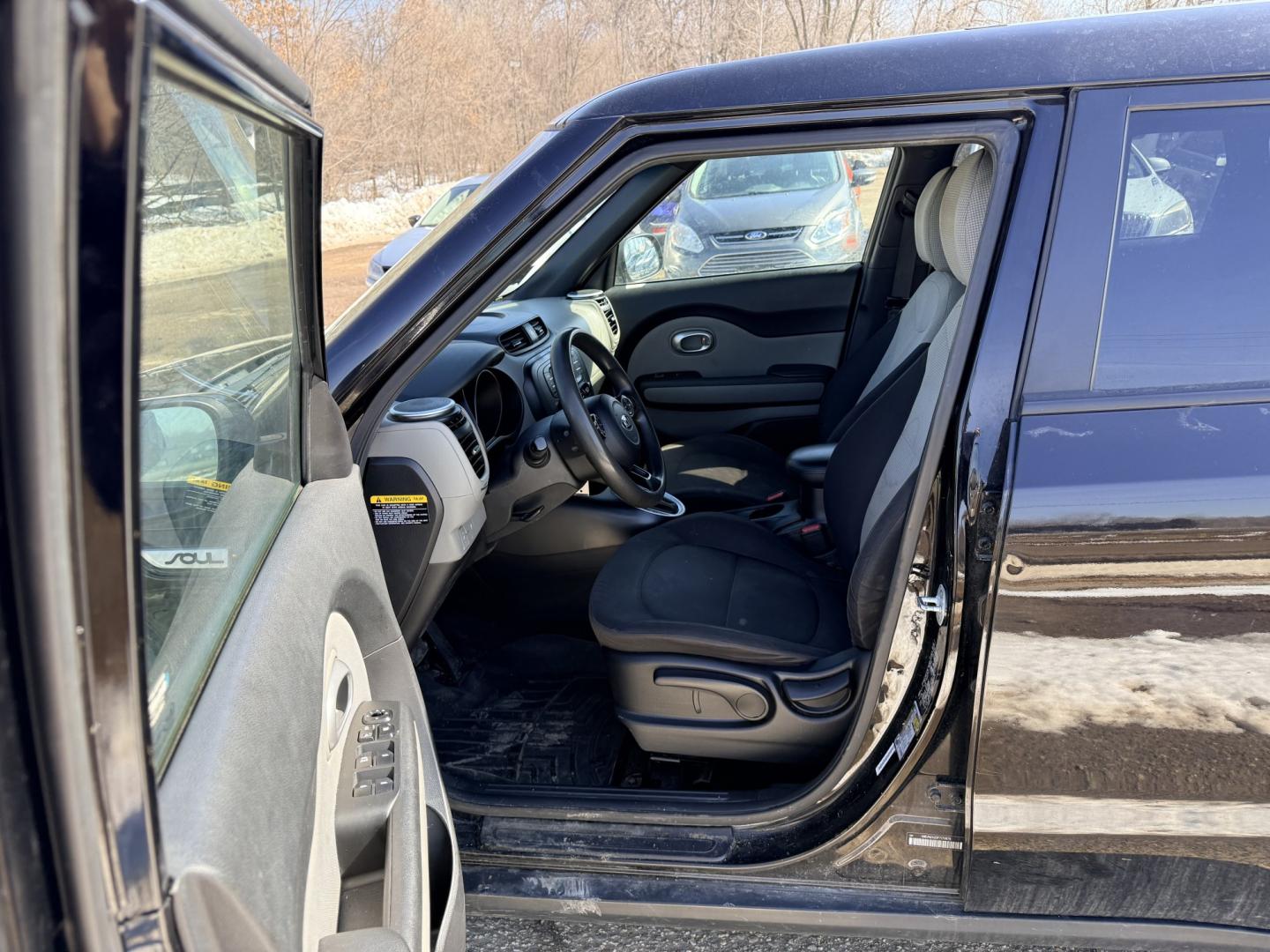 2015 Kia Soul Base (KNDJN2A20F7) with an 1.6L L4 DOHC 16V engine, located at 17255 hwy 65 NE, Ham Lake, MN, 55304, 0.000000, 0.000000 - Photo#9