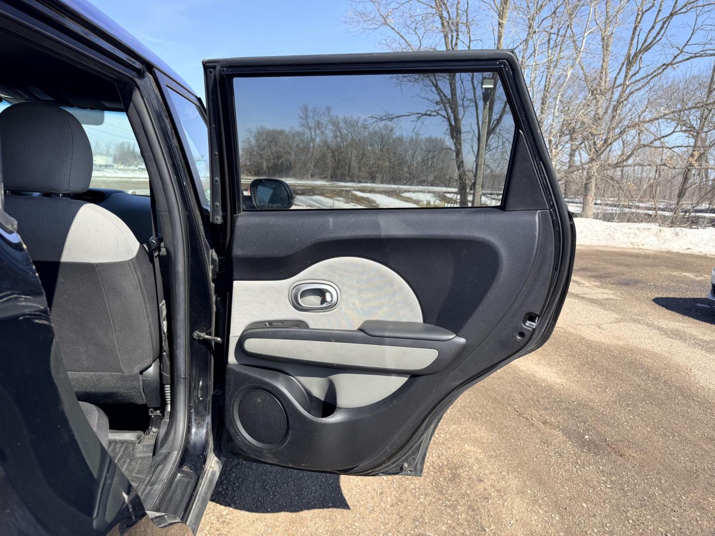 2015 Kia Soul Base (KNDJN2A20F7) with an 1.6L L4 DOHC 16V engine, located at 17255 hwy 65 NE, Ham Lake, MN, 55304, 0.000000, 0.000000 - Photo#12