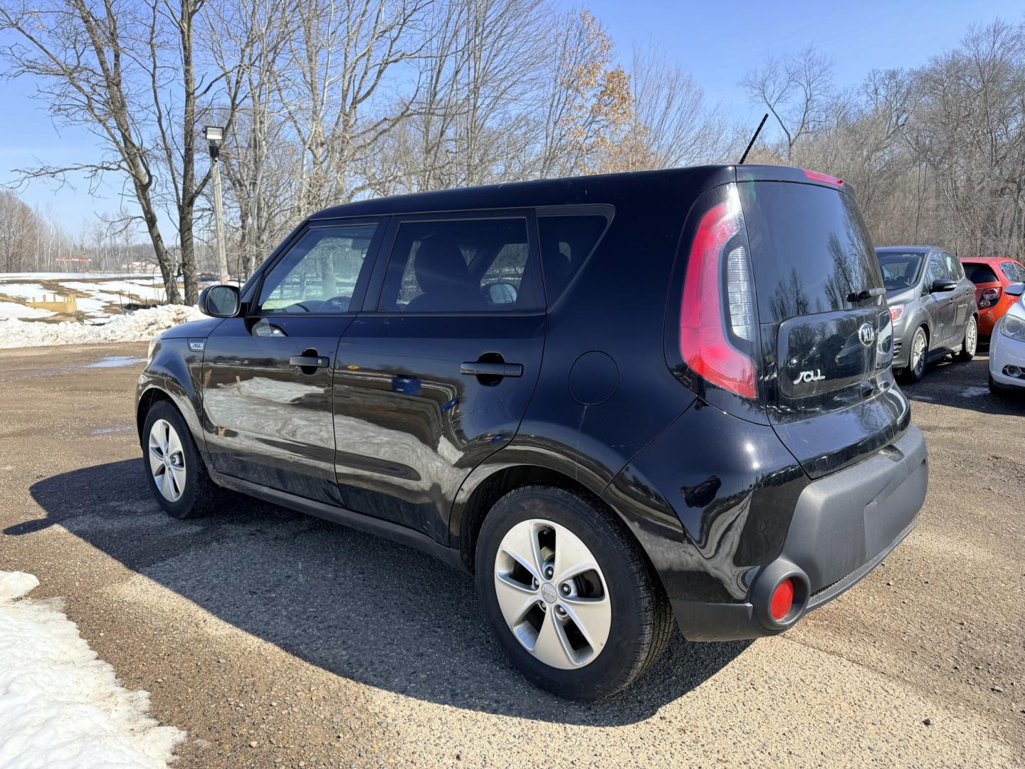 2015 Kia Soul Base (KNDJN2A20F7) with an 1.6L L4 DOHC 16V engine, located at 17255 hwy 65 NE, Ham Lake, MN, 55304, 0.000000, 0.000000 - Photo#2