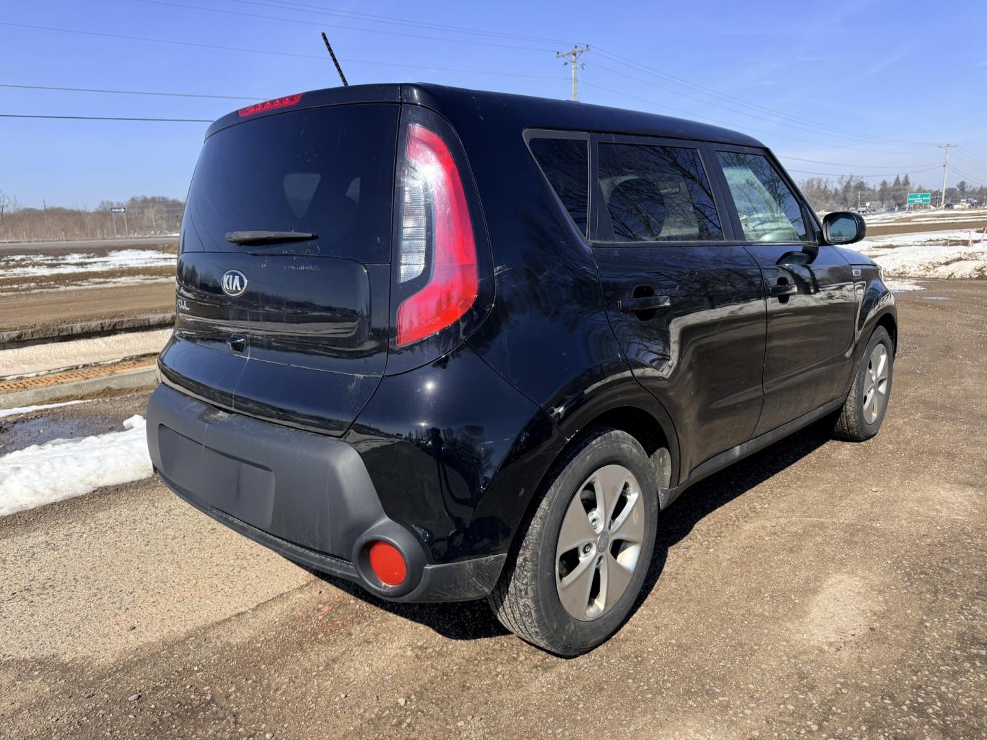 2015 Kia Soul Base (KNDJN2A20F7) with an 1.6L L4 DOHC 16V engine, located at 17255 hwy 65 NE, Ham Lake, MN, 55304, 0.000000, 0.000000 - Photo#4