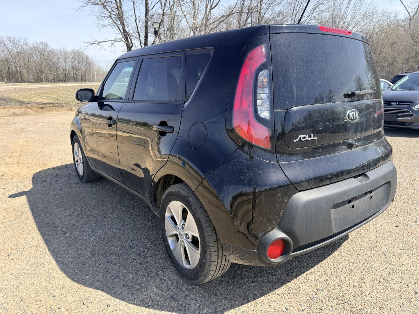 2015 Kia Soul Base (KNDJN2A20F7) with an 1.6L L4 DOHC 16V engine, located at 17255 hwy 65 NE, Ham Lake, MN, 55304, 0.000000, 0.000000 - Photo#2