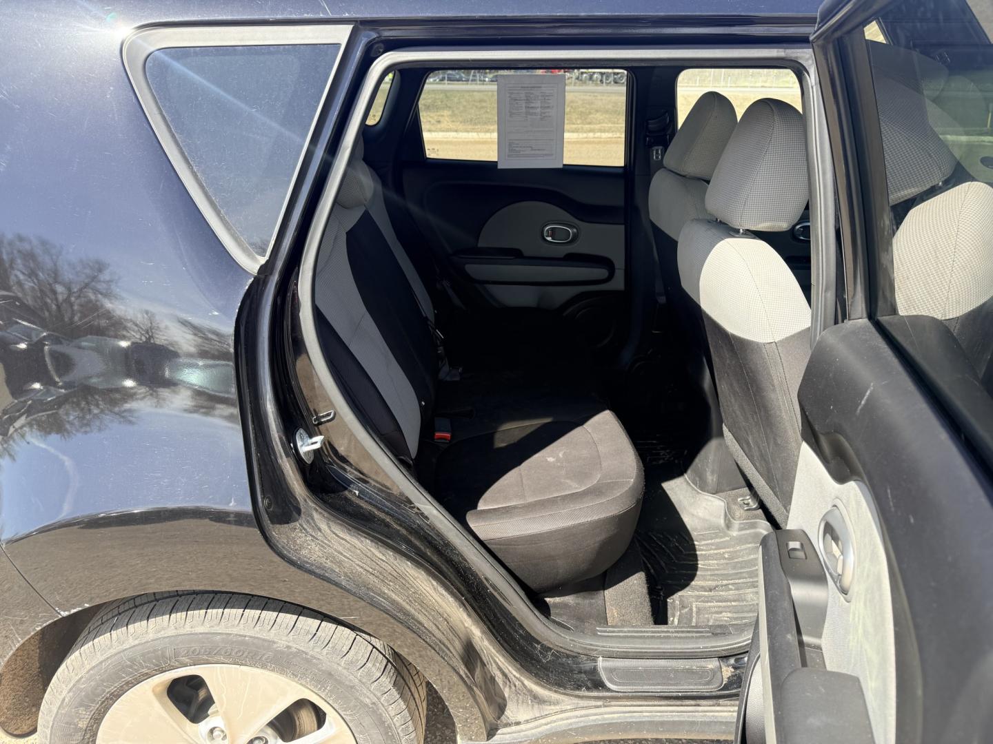 2015 Kia Soul Base (KNDJN2A20F7) with an 1.6L L4 DOHC 16V engine, located at 17255 hwy 65 NE, Ham Lake, MN, 55304, 0.000000, 0.000000 - Photo#13