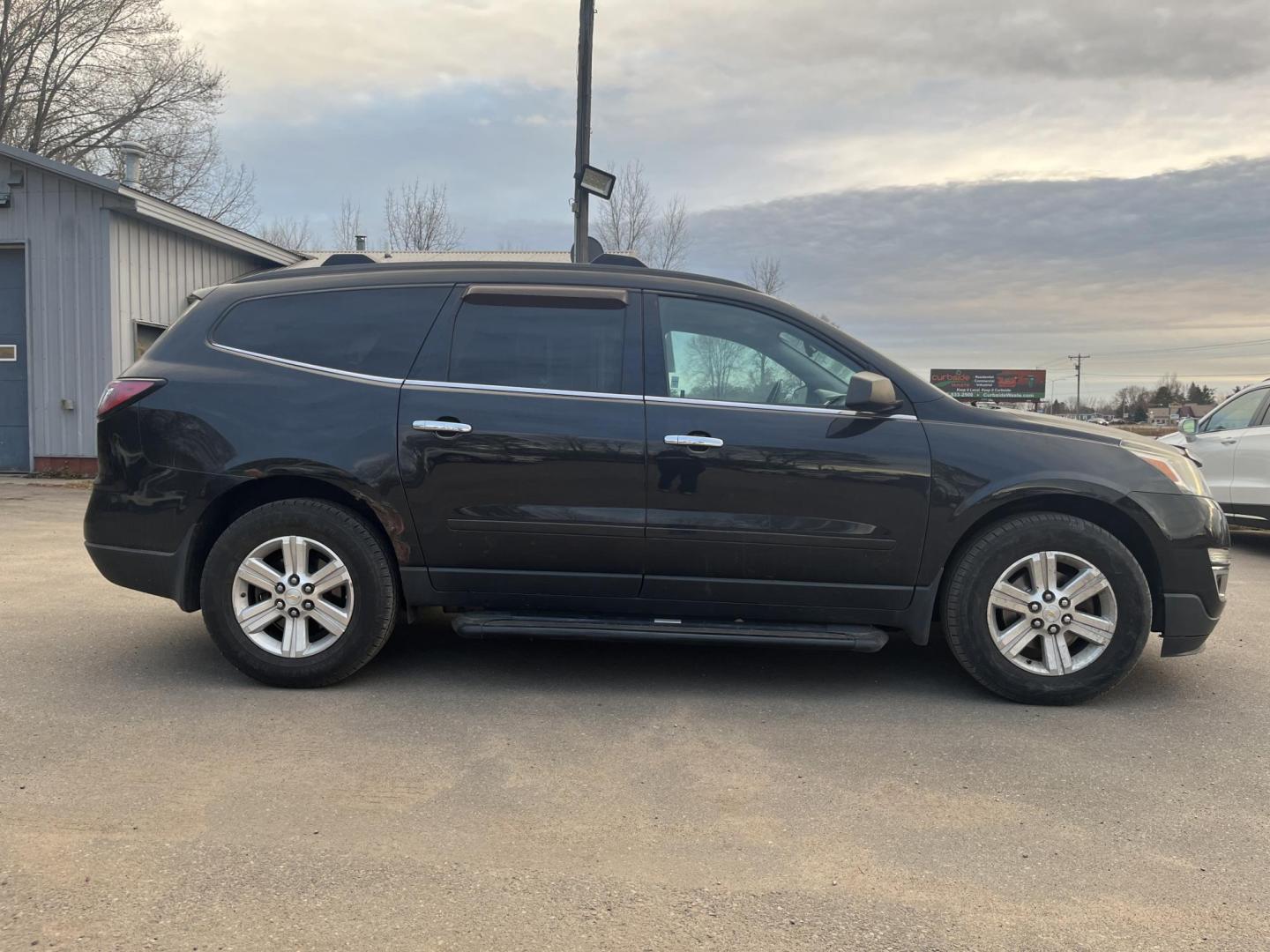 2014 Chevrolet Traverse 1LT AWD (1GNKVGKD2EJ) with an 3.6L V6 DOHC 24V engine, 6-Speed Automatic transmission, located at 17255 hwy 65 NE, Ham Lake, MN, 55304, 0.000000, 0.000000 - Photo#5